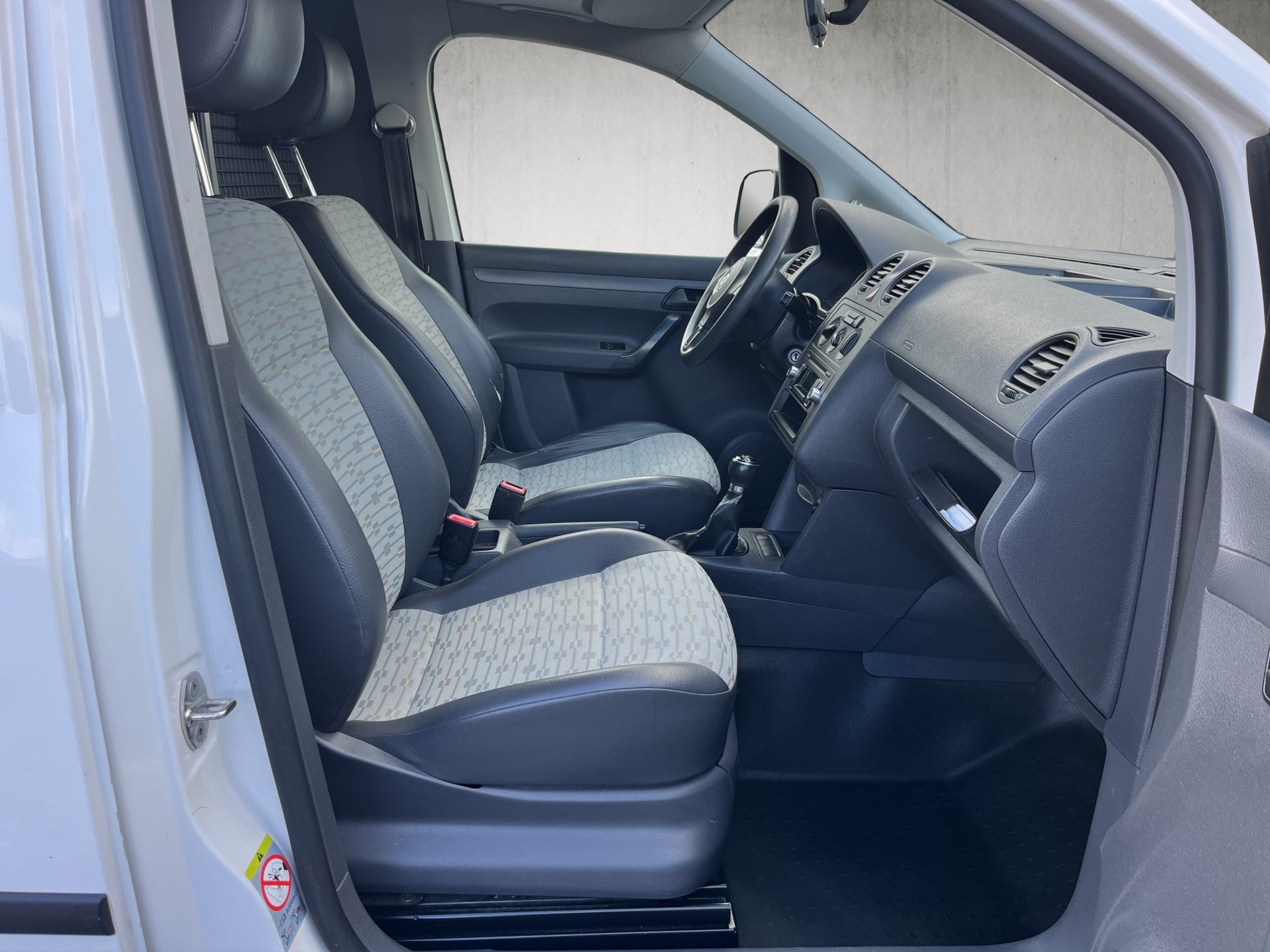 VW Caddy Maxi 2.0 TDI 4Motion-image-9