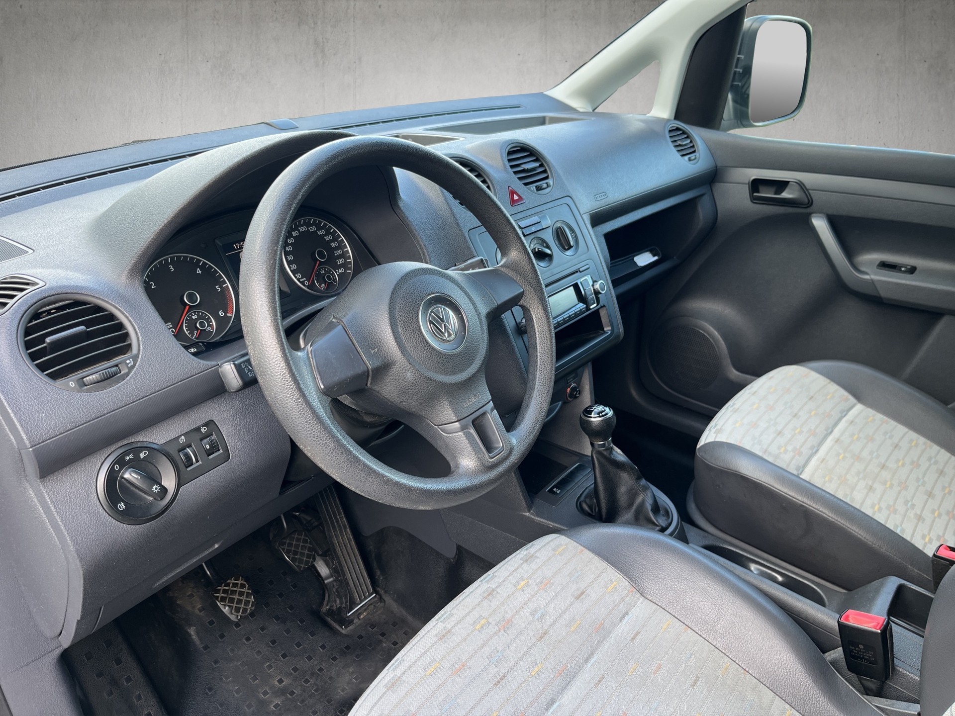 VW Caddy Maxi 2.0 TDI 4Motion-image-8
