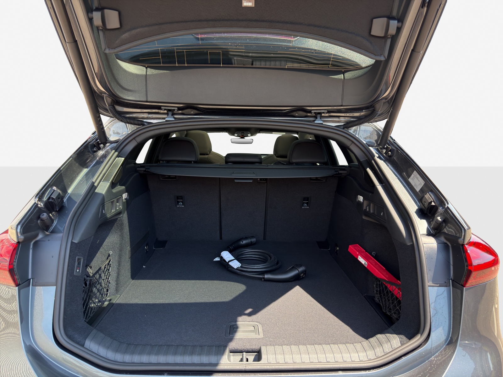 AUDI S6 Avant e-tron quattro-image-12