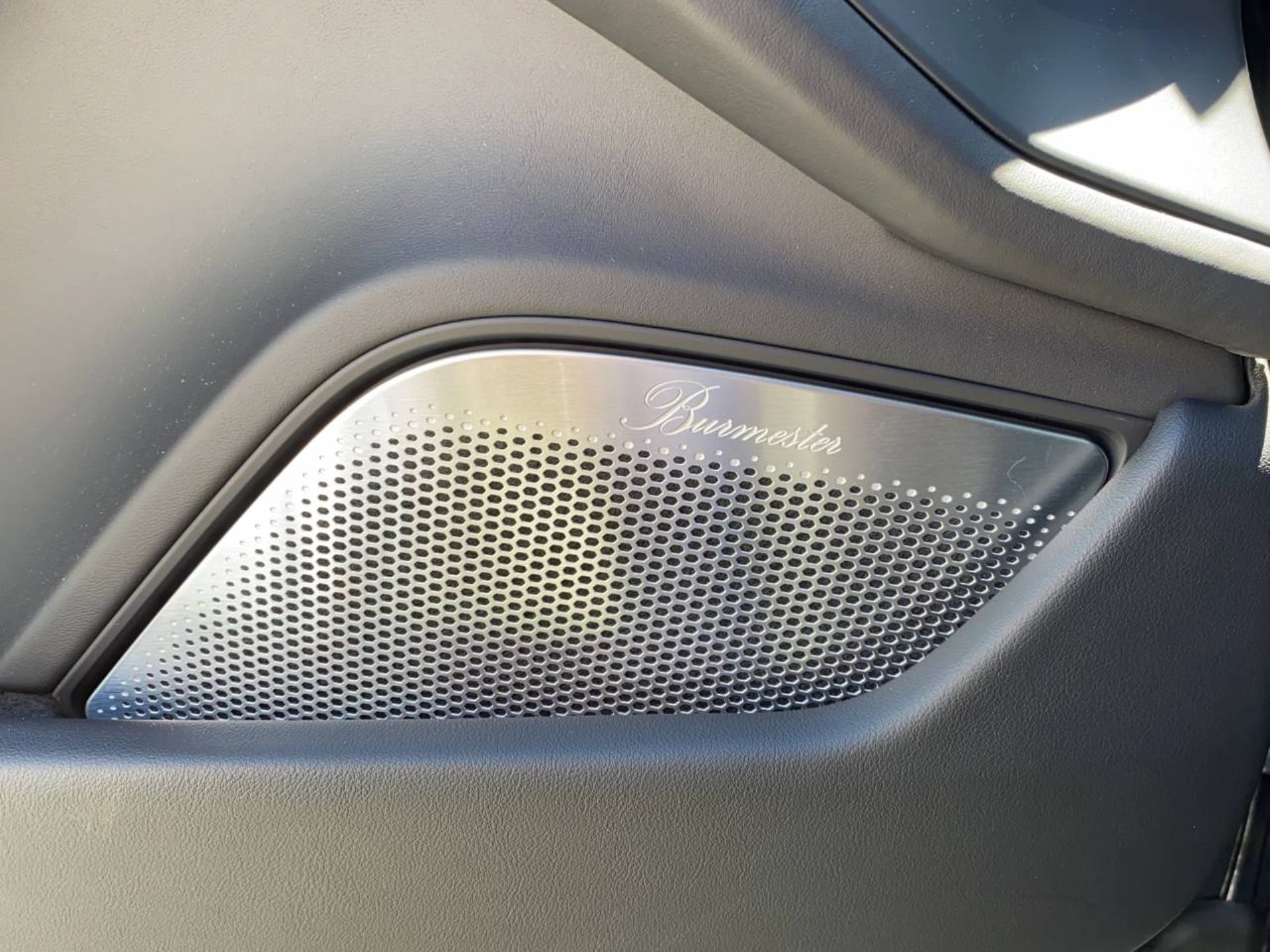 PORSCHE Taycan 4S-image-18