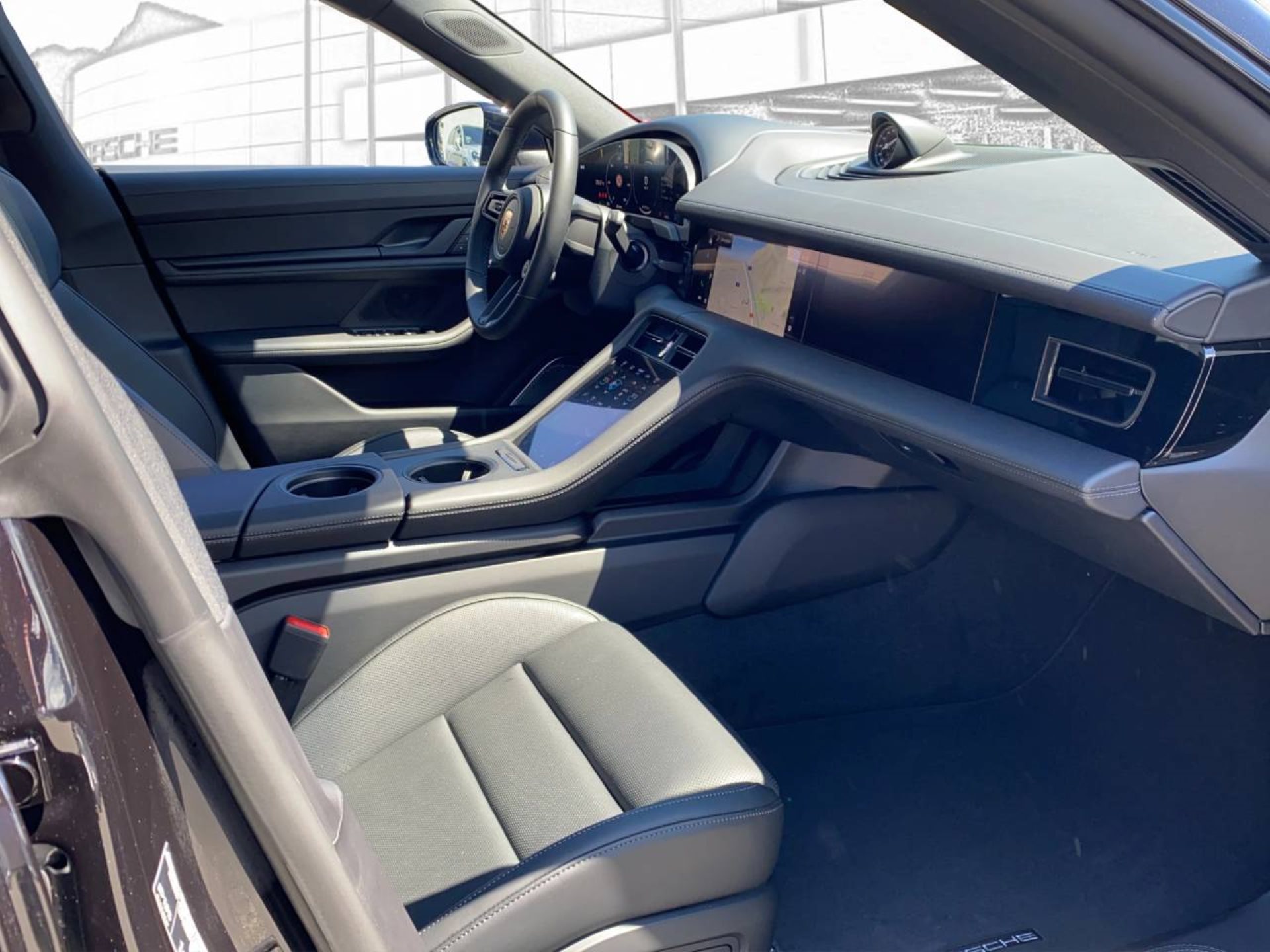 PORSCHE Taycan 4S-image-4
