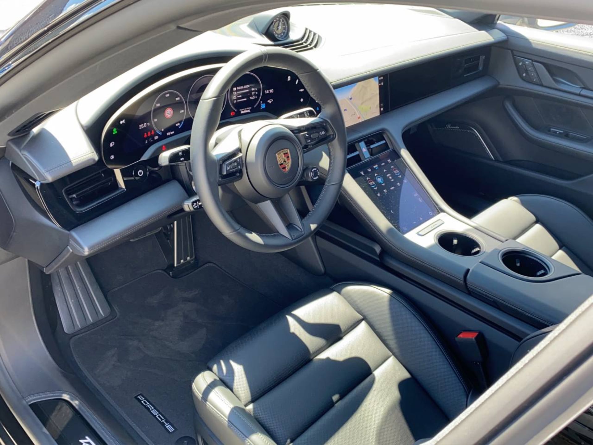 PORSCHE Taycan 4S-image-3
