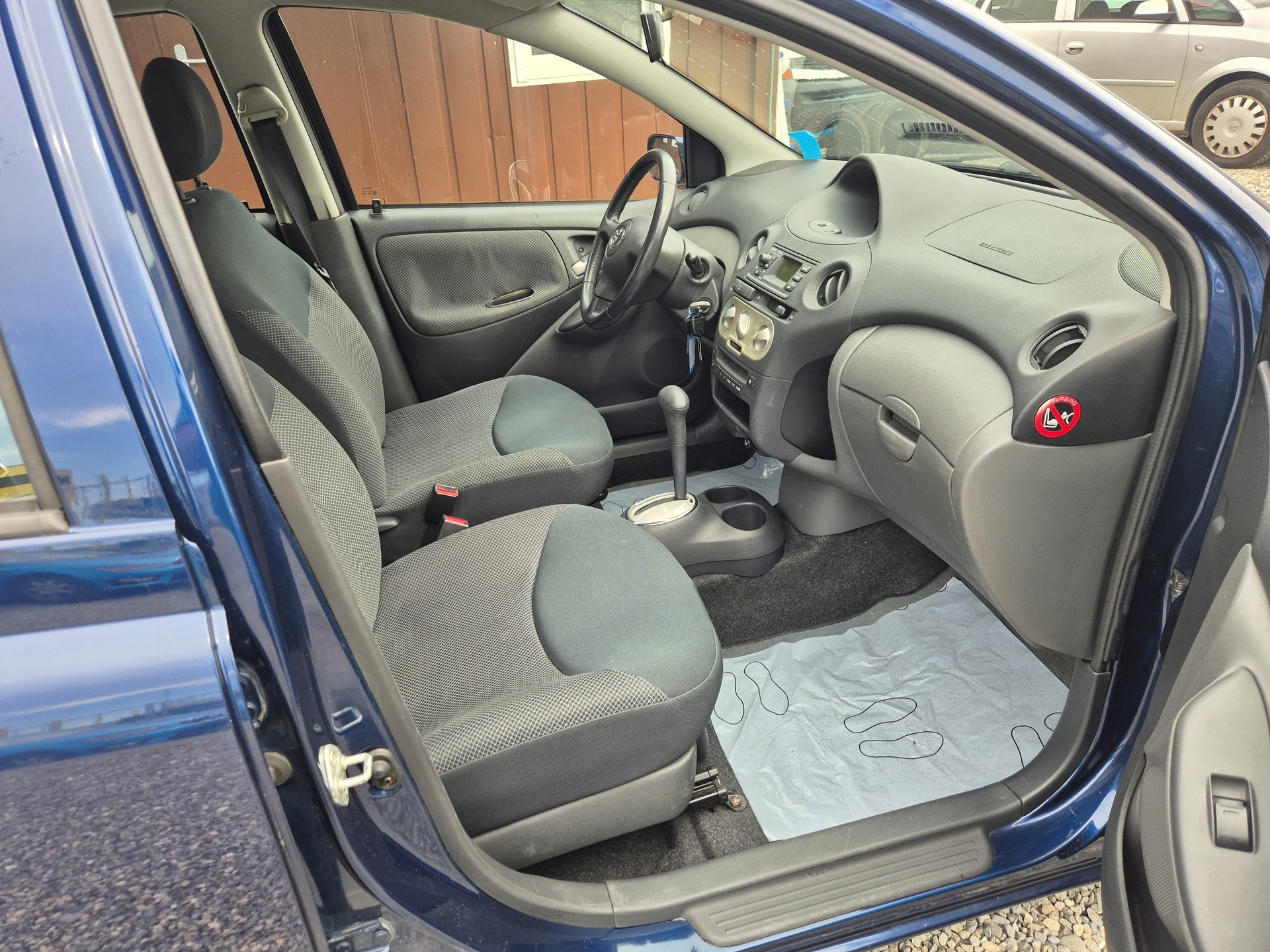 TOYOTA Yaris 1.3 Linea Sol-image-8