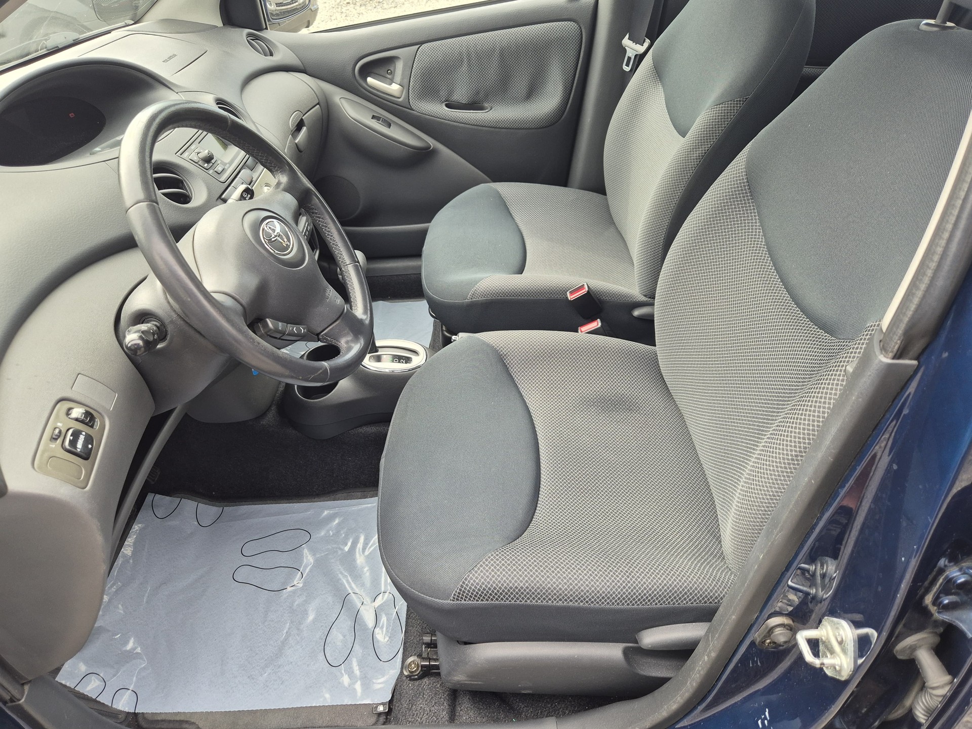 TOYOTA Yaris 1.3 Linea Sol-image-9