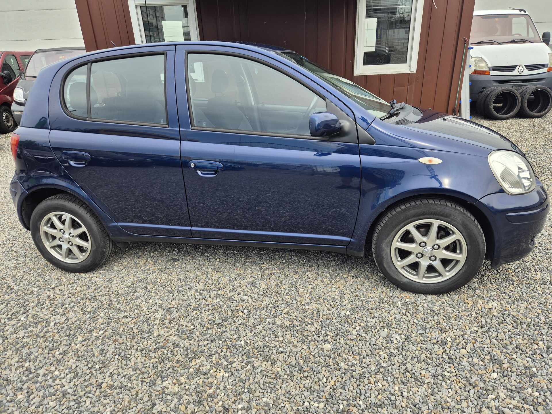 TOYOTA Yaris 1.3 Linea Sol-image-2
