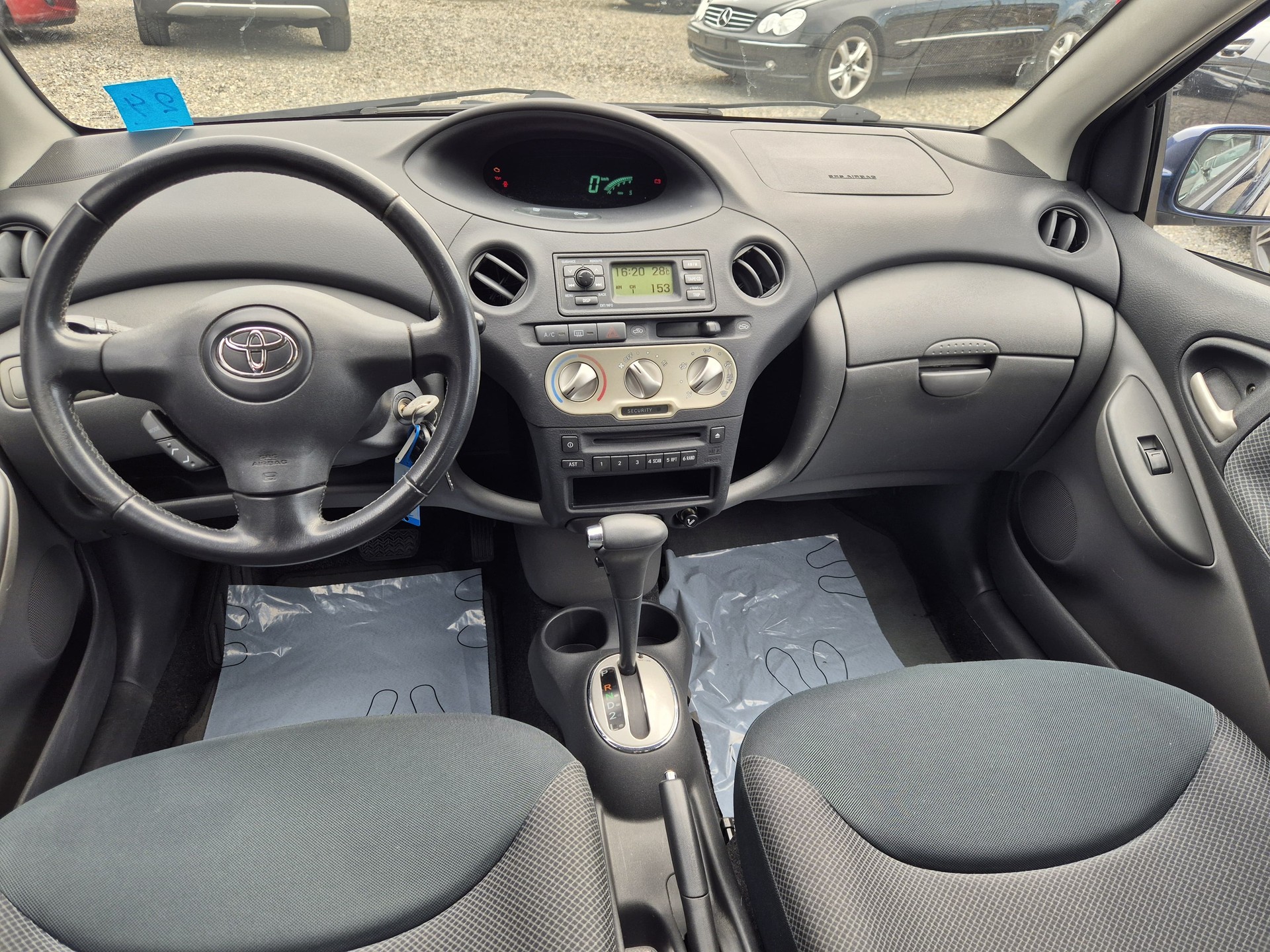 TOYOTA Yaris 1.3 Linea Sol-image-7
