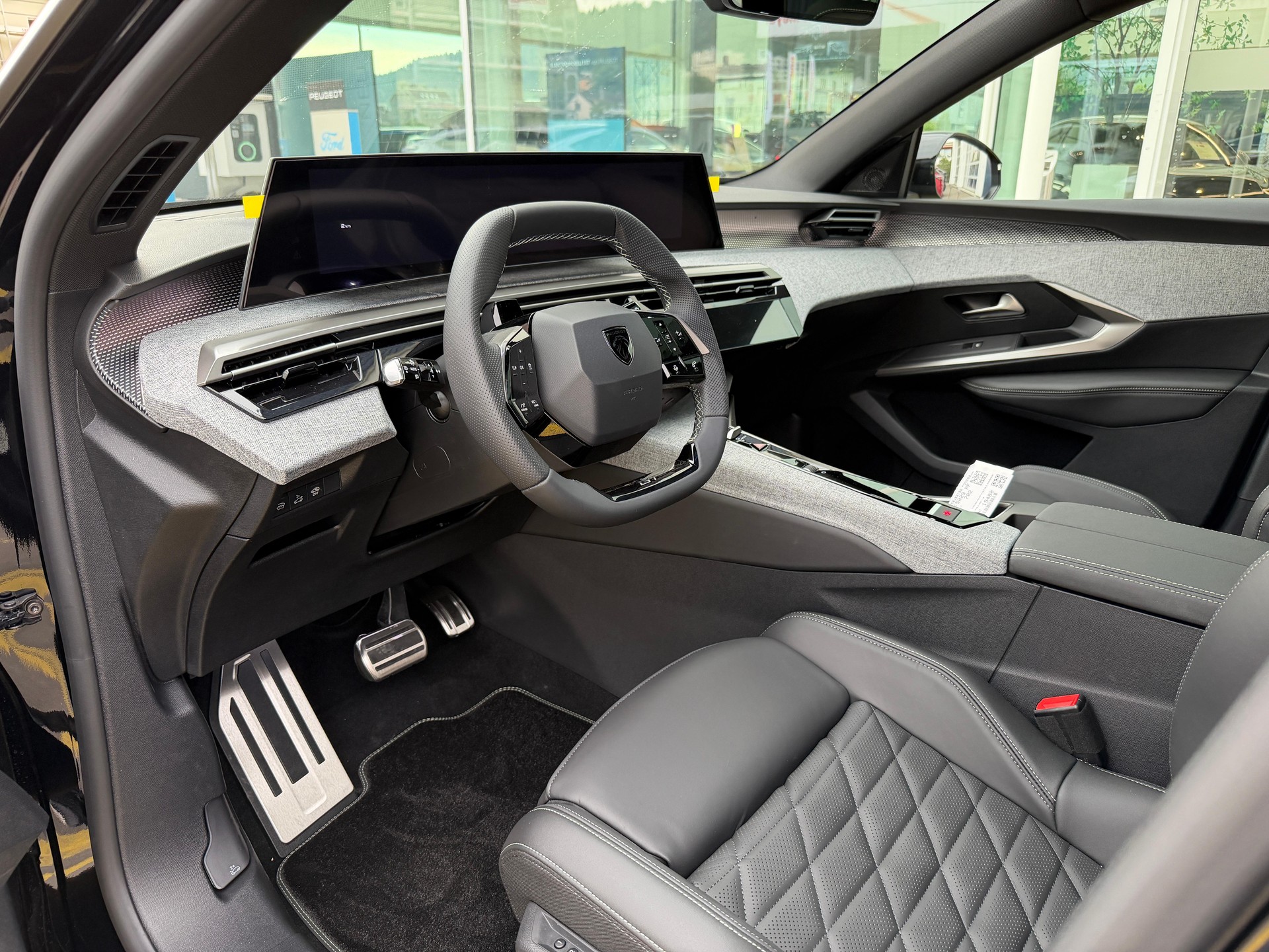 PEUGEOT 5008 1.2 Hybrid GT Exclusive-image-9