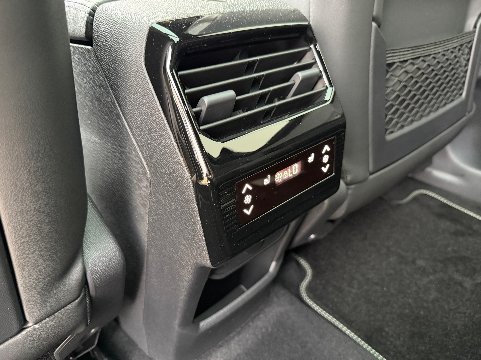 PEUGEOT 5008 1.2 Hybrid GT Exclusive-image-12