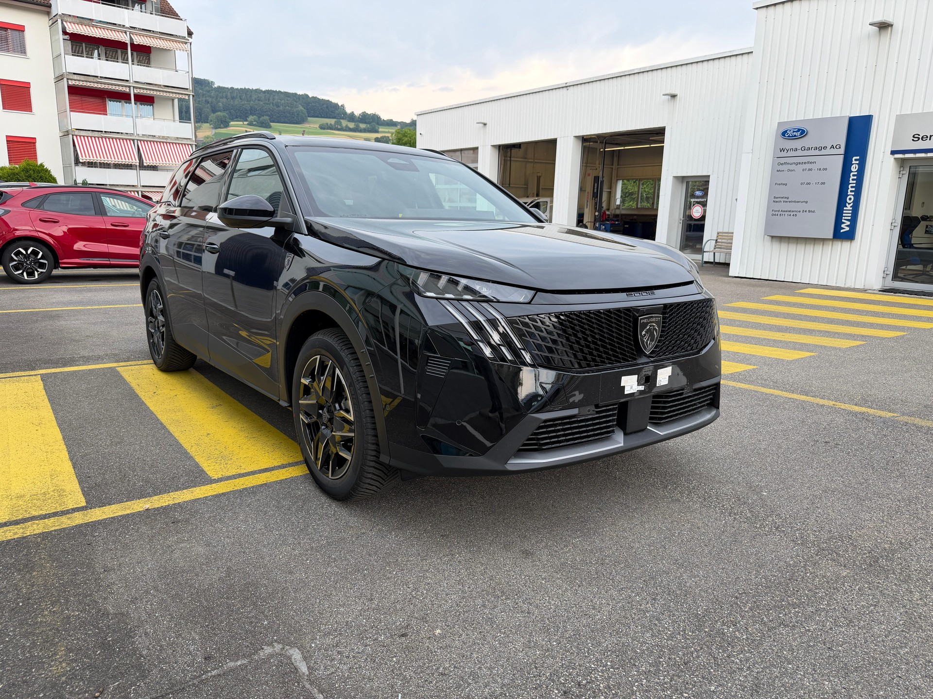 PEUGEOT 5008 1.2 Hybrid GT Exclusive-image-5