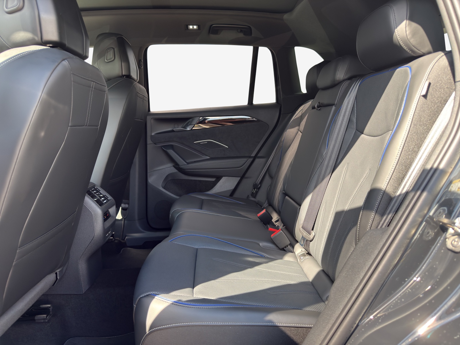 VW Tiguan 2.0 TSI DSG R-Line Plus 4Motion-image-11