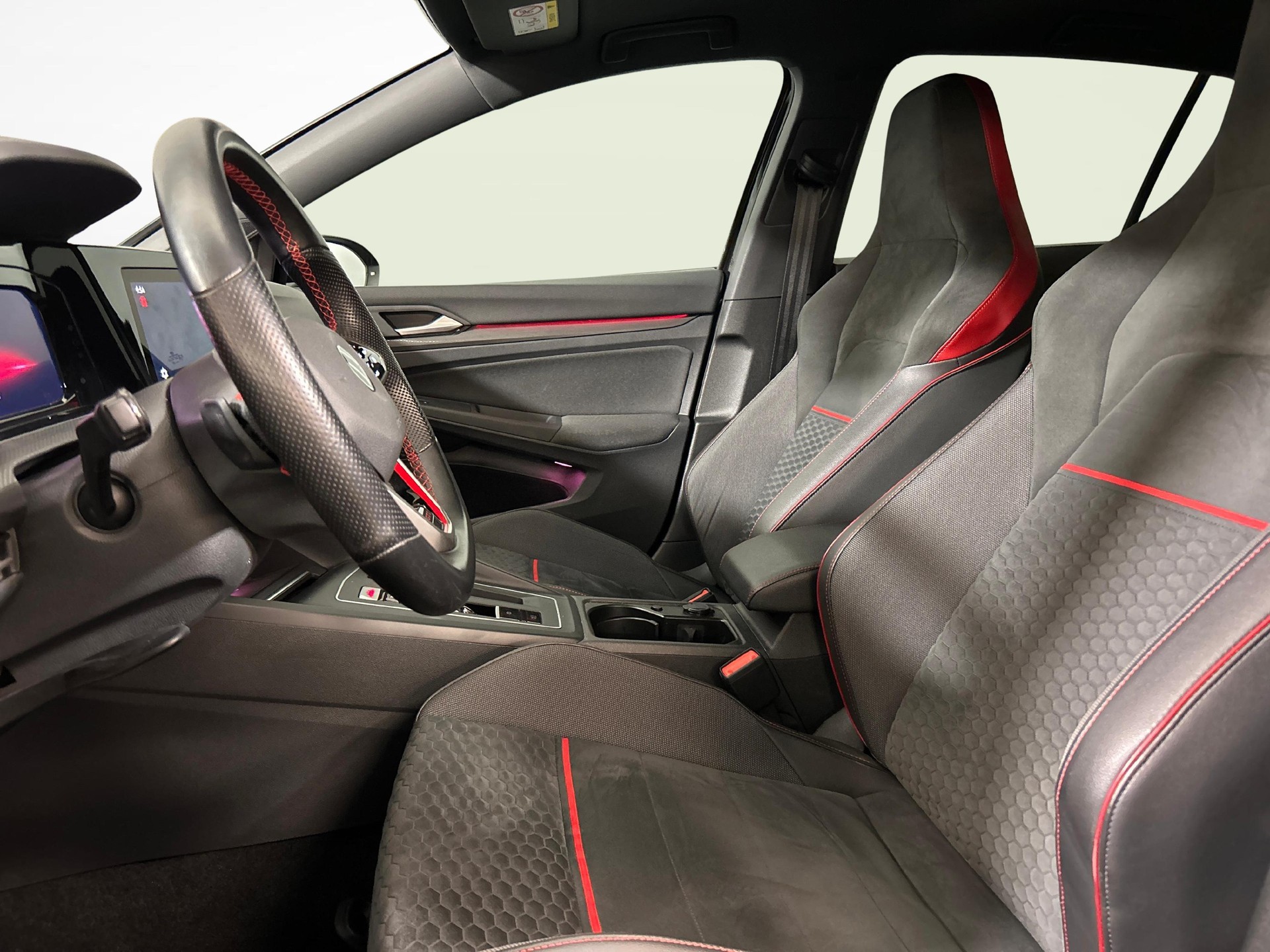 VW Golf VIII 2.0 TSI GTI Clubsport DSG-image-2