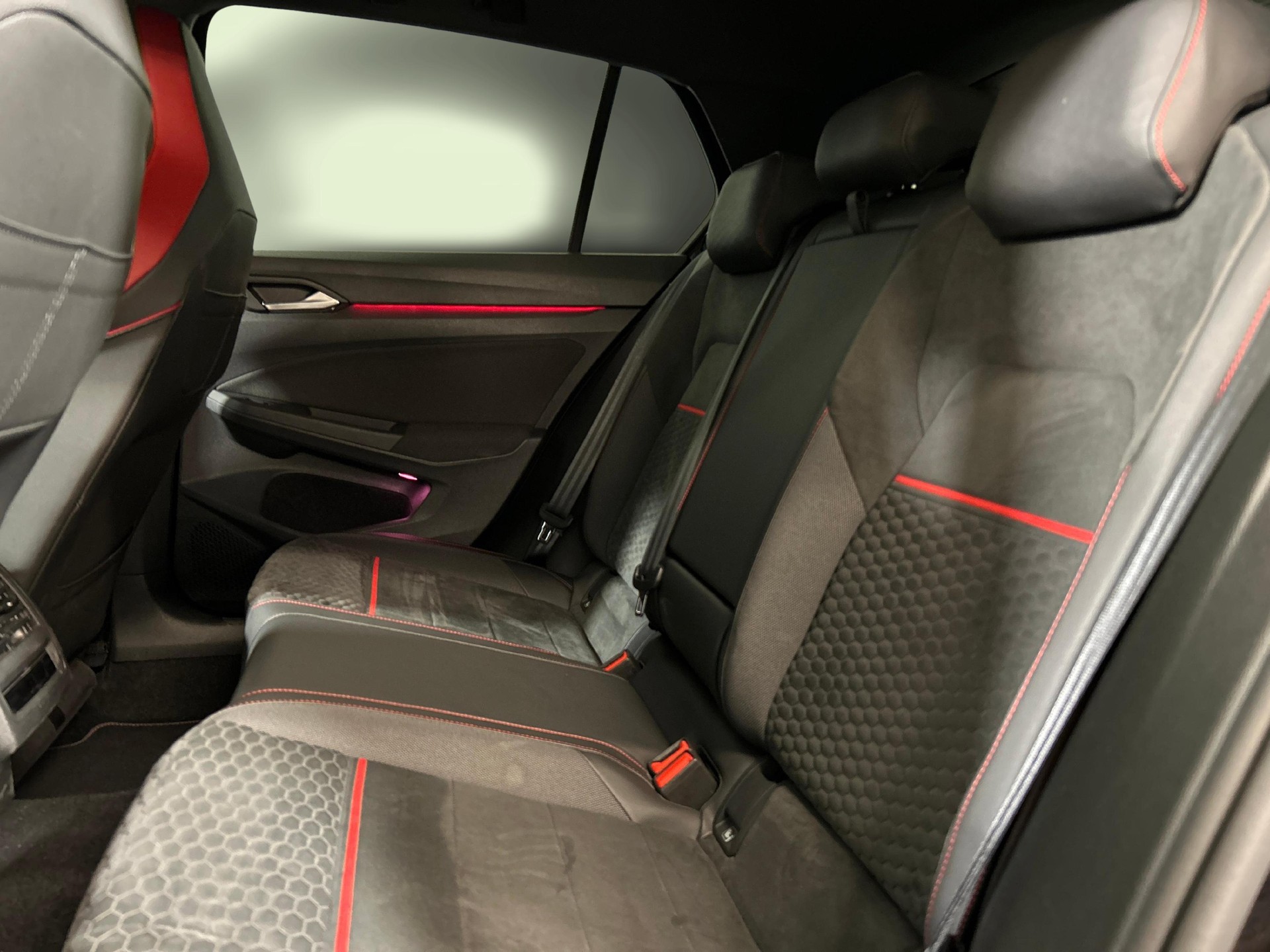 VW Golf VIII 2.0 TSI GTI Clubsport DSG-image-3