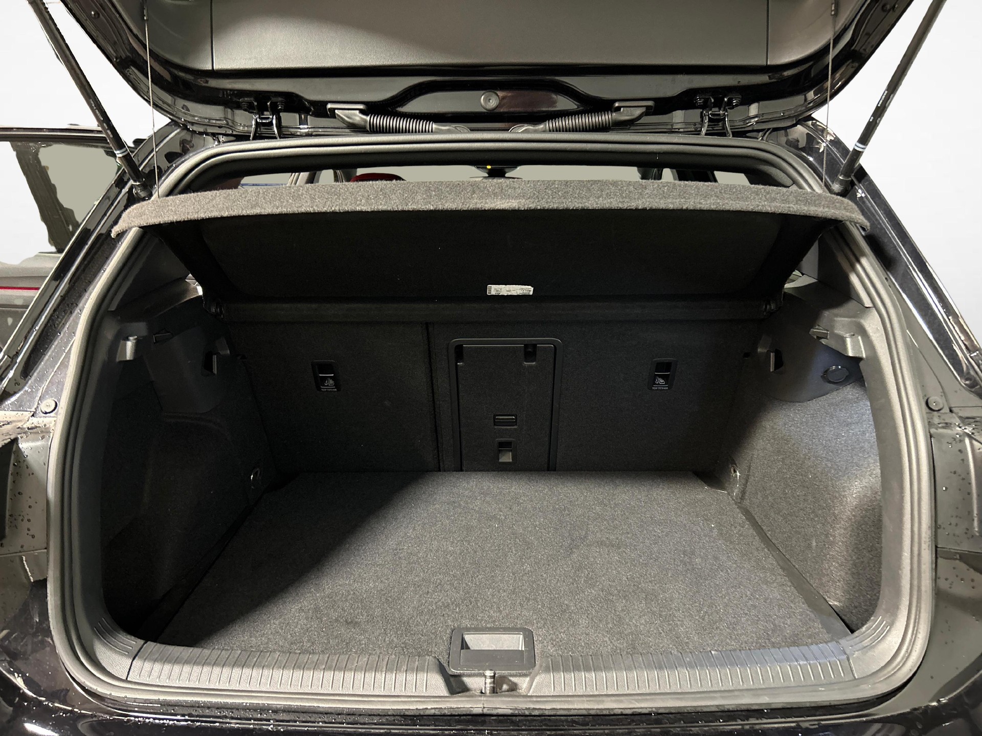 VW Golf VIII 2.0 TSI GTI Clubsport DSG-image-12