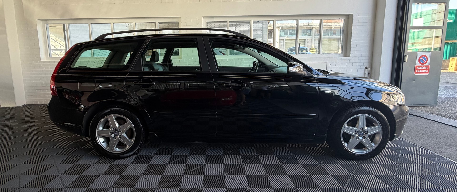 VOLVO V50 1.6D Summum-image-1
