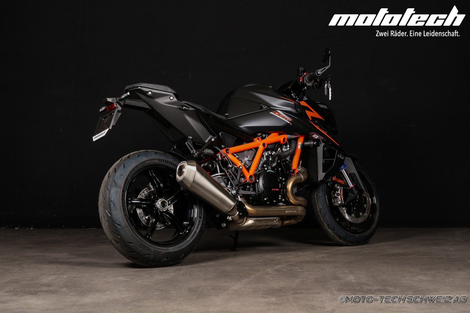 KTM 1390 Super Duke R EVO-showroom-element-1