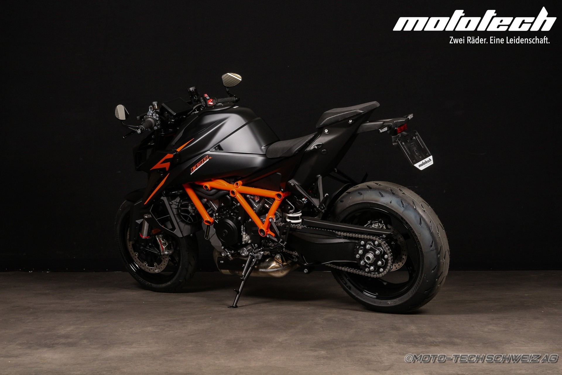KTM 1390 Super Duke R EVO-showroom-element-2