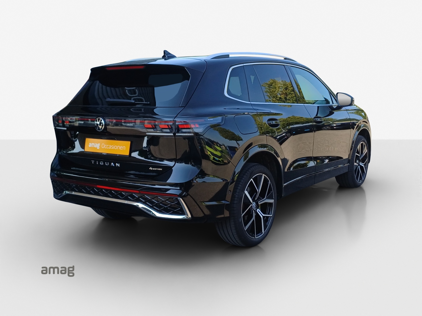 VW Tiguan 2.0 TSI DSG R-Line 4Motion-image-4