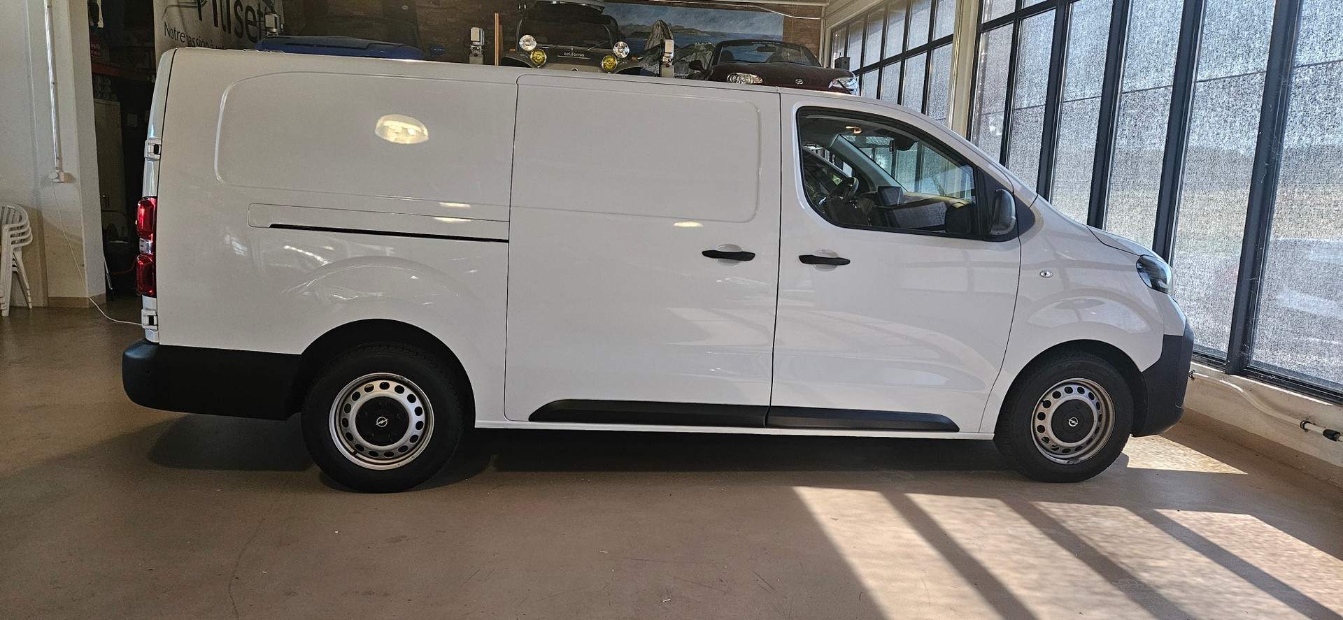 OPEL Vivaro Cargo 2.0 D s/s XL EN Aut.-image-2