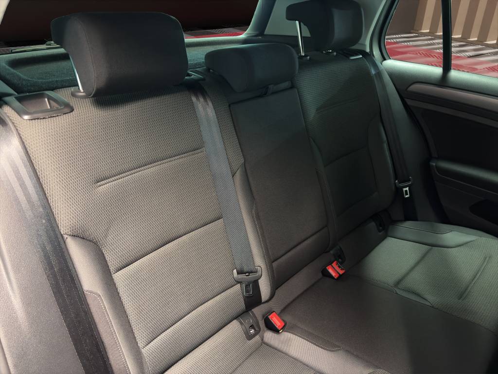 VW Golf 1.0 TSI Comfortline DSG-image-8