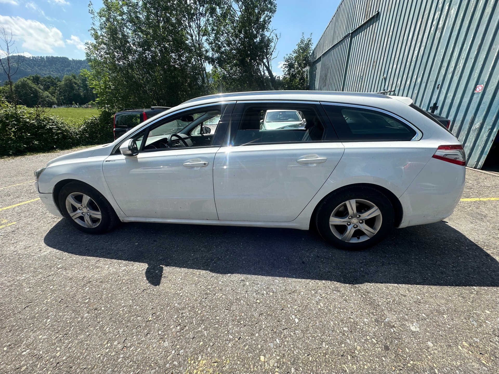 PEUGEOT 508 SW 2.0 HDI Business Automatic-image-3