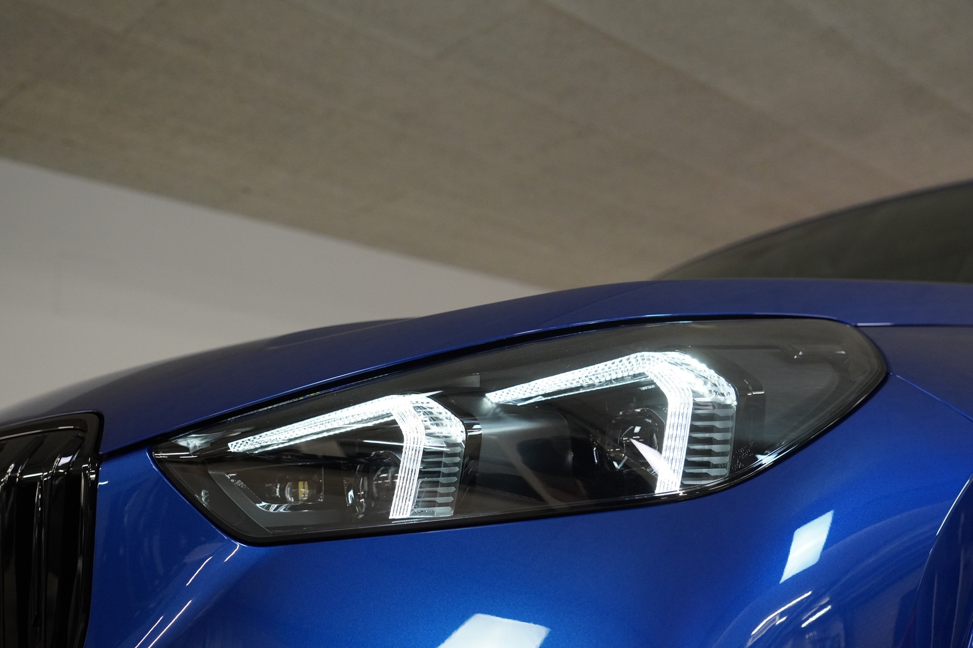 BMW X1 xDrive 23i 48V M Sport Pro-image-8