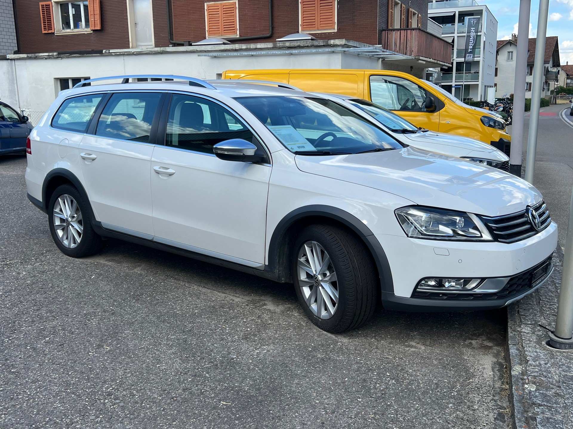 VW Passat Alltrack 2.0 TDI 140 BlueMT 4motion-image-0