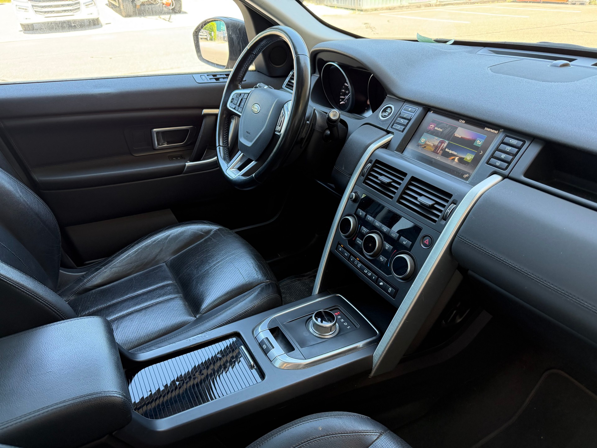LAND ROVER Discovery Sport 2.0 TD4 HSE Luxury AT9-image-9