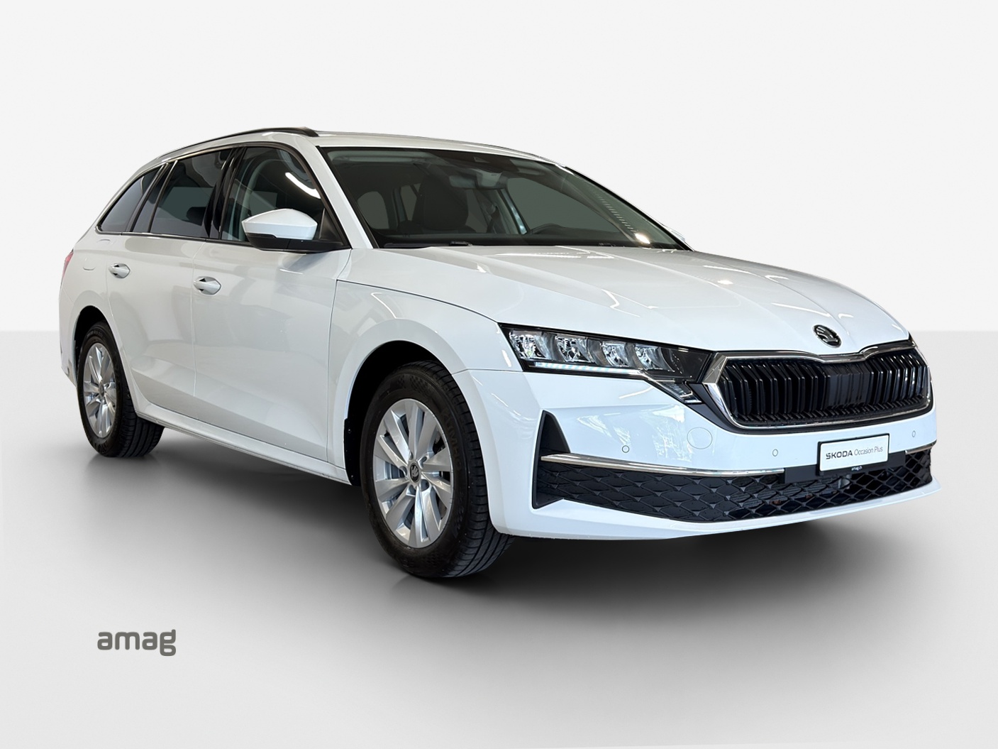 SKODA Octavia Combi 2.0 TDI DSG Selection-image-5