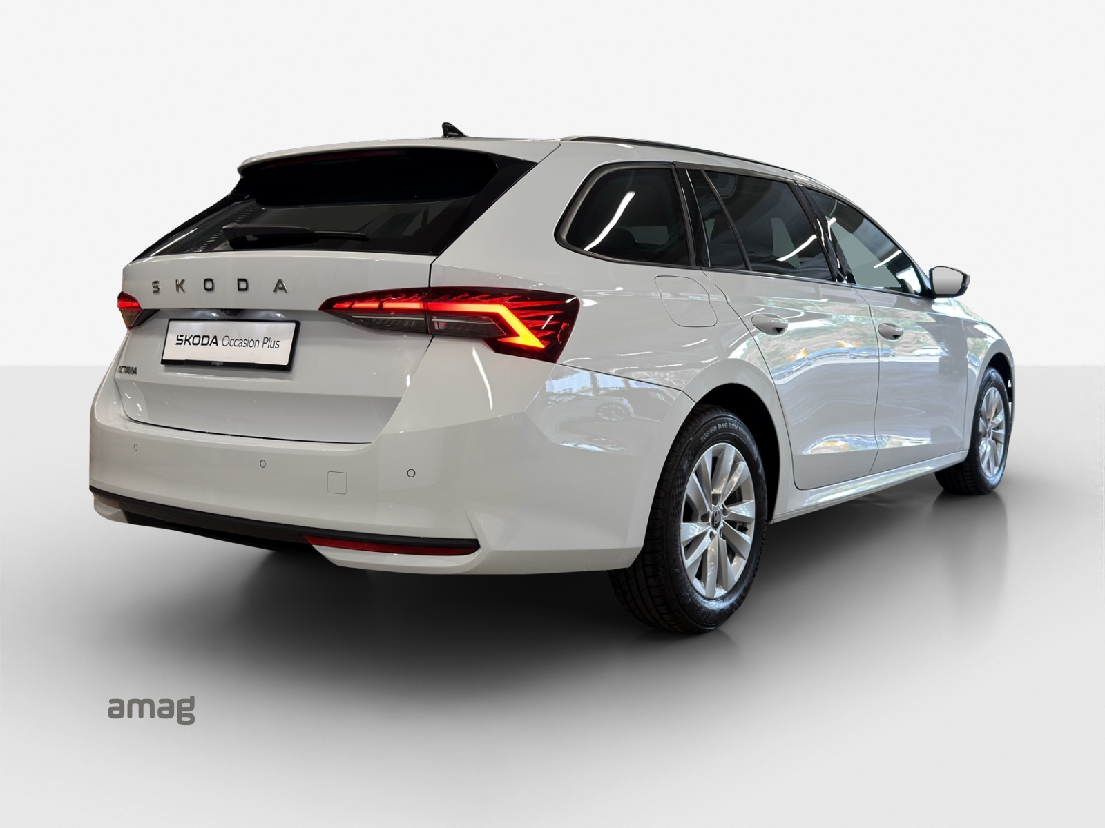 SKODA Octavia Combi 2.0 TDI DSG Selection-image-4