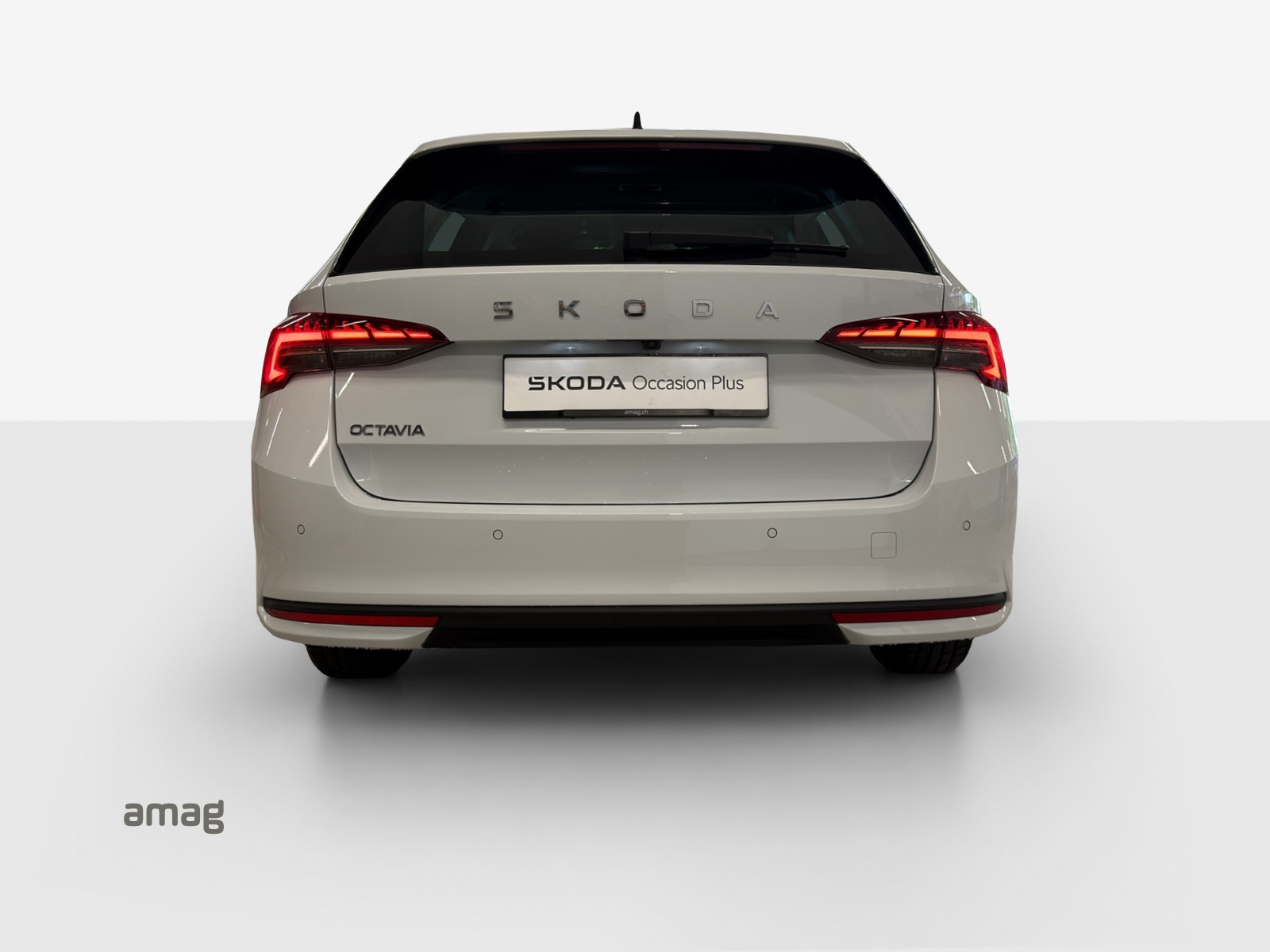SKODA Octavia Combi 2.0 TDI DSG Selection-image-3