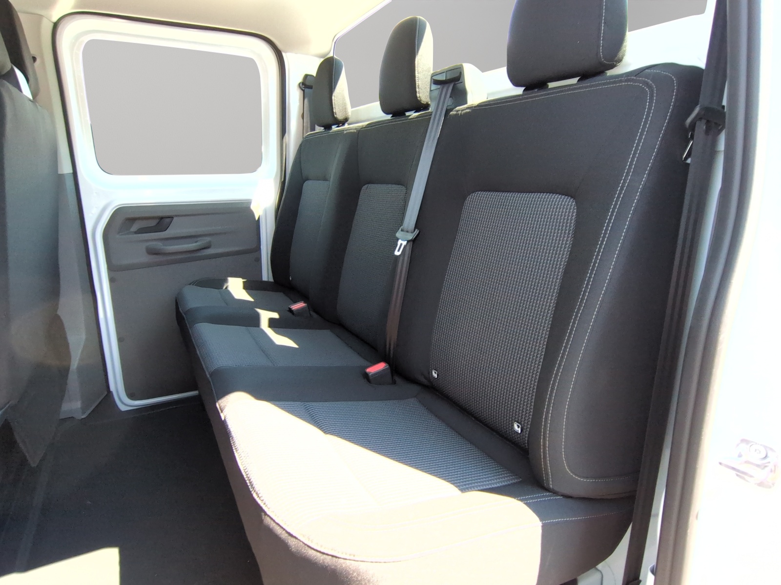 VW Transporter 2.0 TDI-image-8
