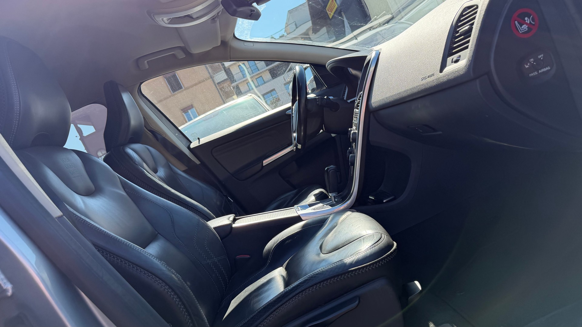 VOLVO XC60 D5 AWD OceanRace Geartronic-image-5