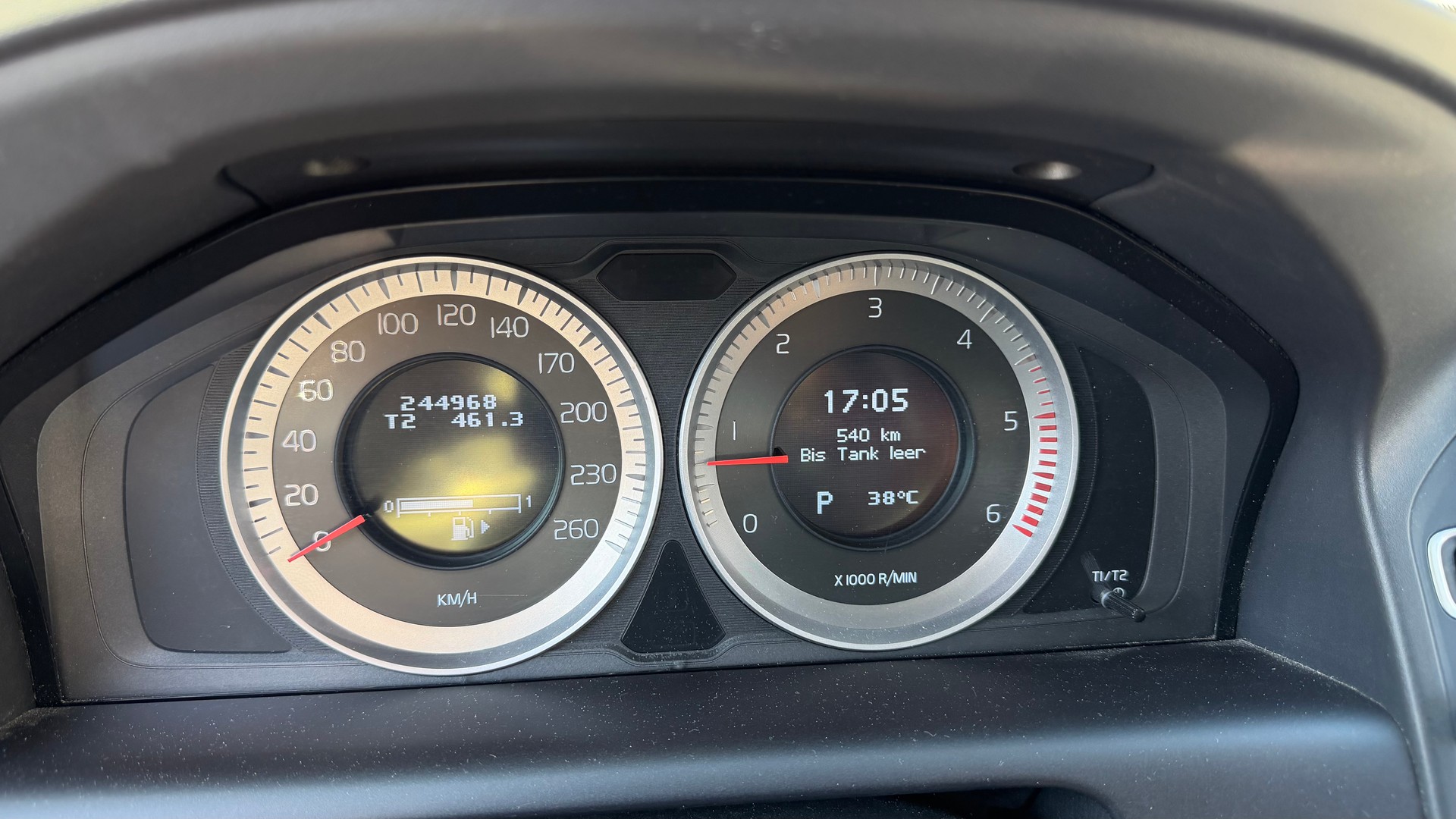 VOLVO XC60 D5 AWD OceanRace Geartronic-image-15