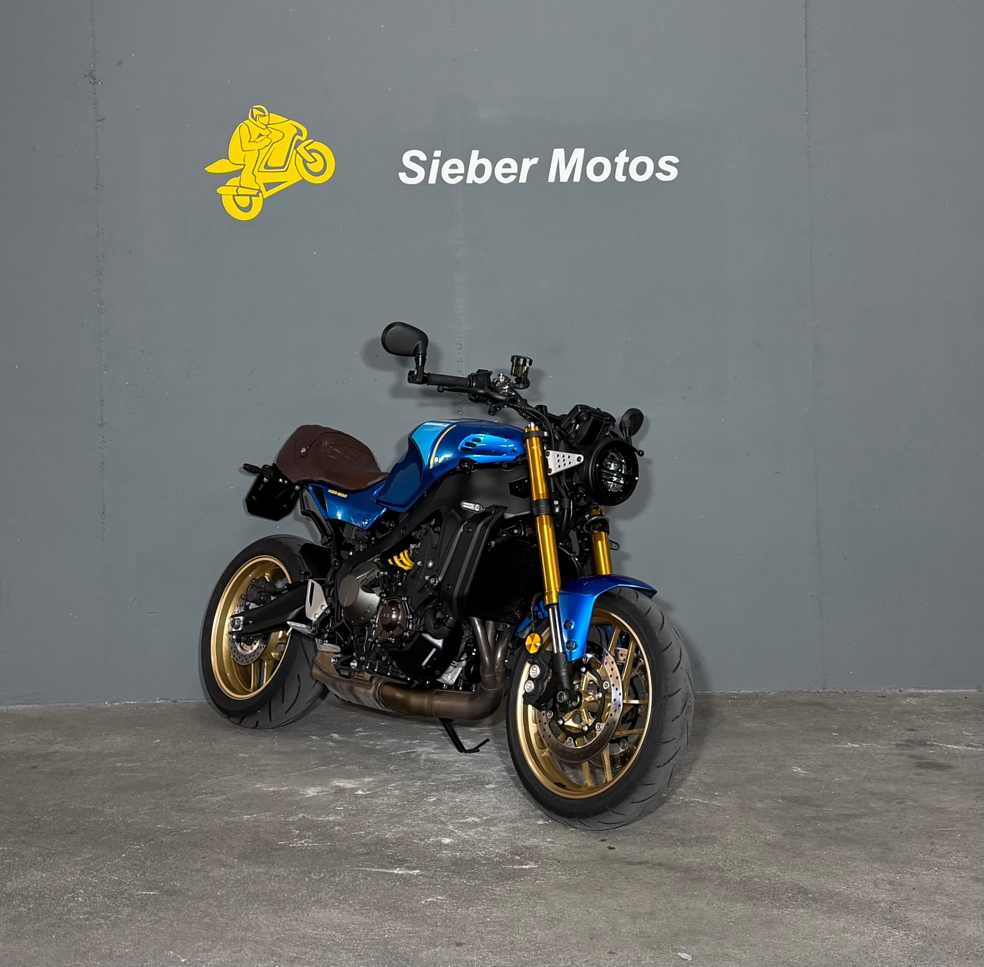 YAMAHA XSR 900-showroom-element-1
