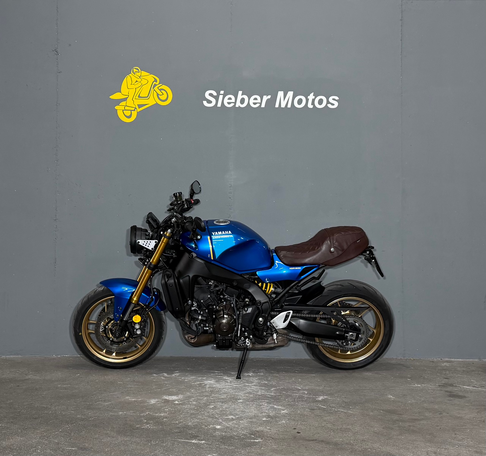 YAMAHA XSR 900-showroom-element-2