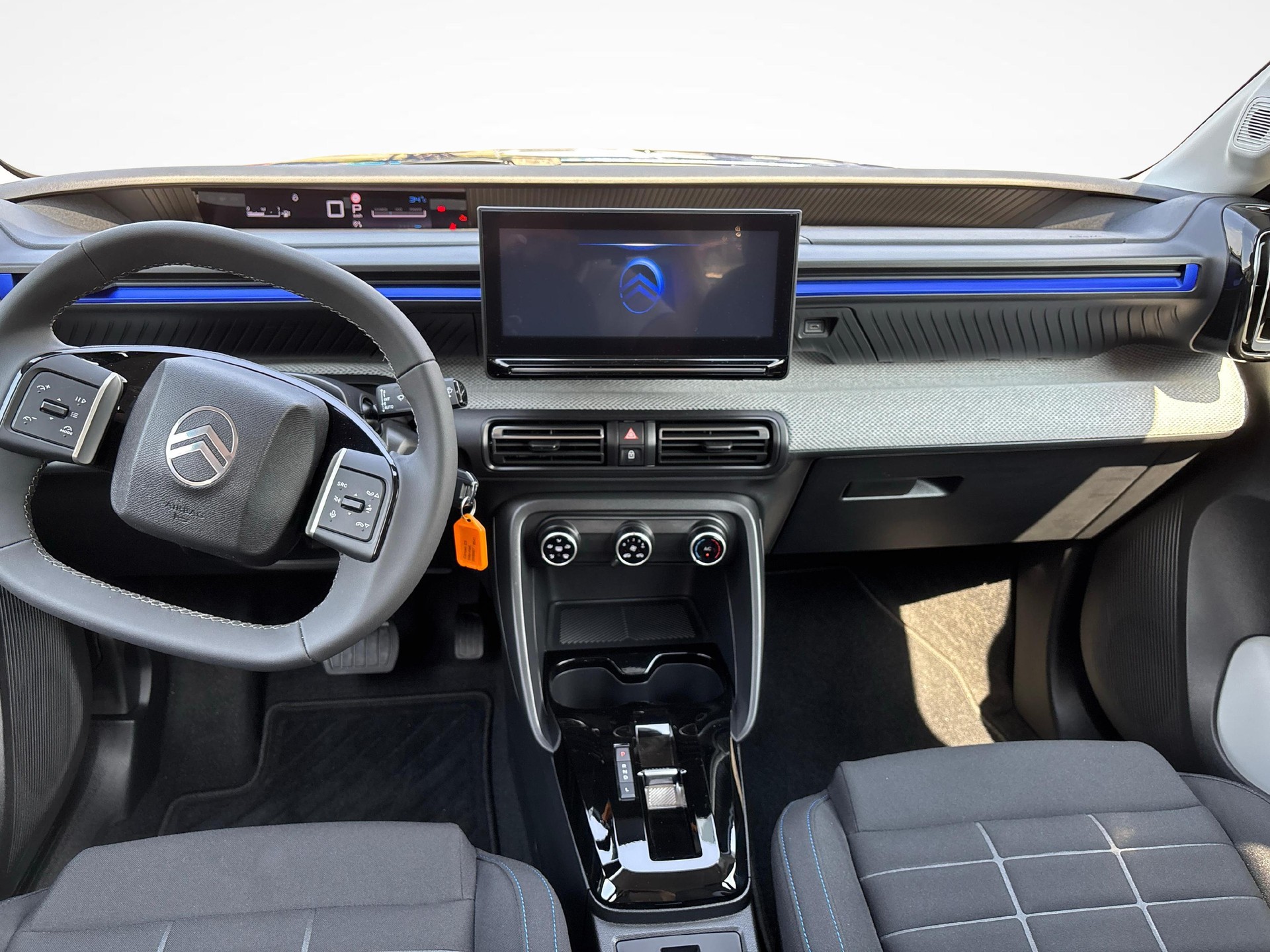 CITROEN C3 1.2 Hybrid Plus-image-8
