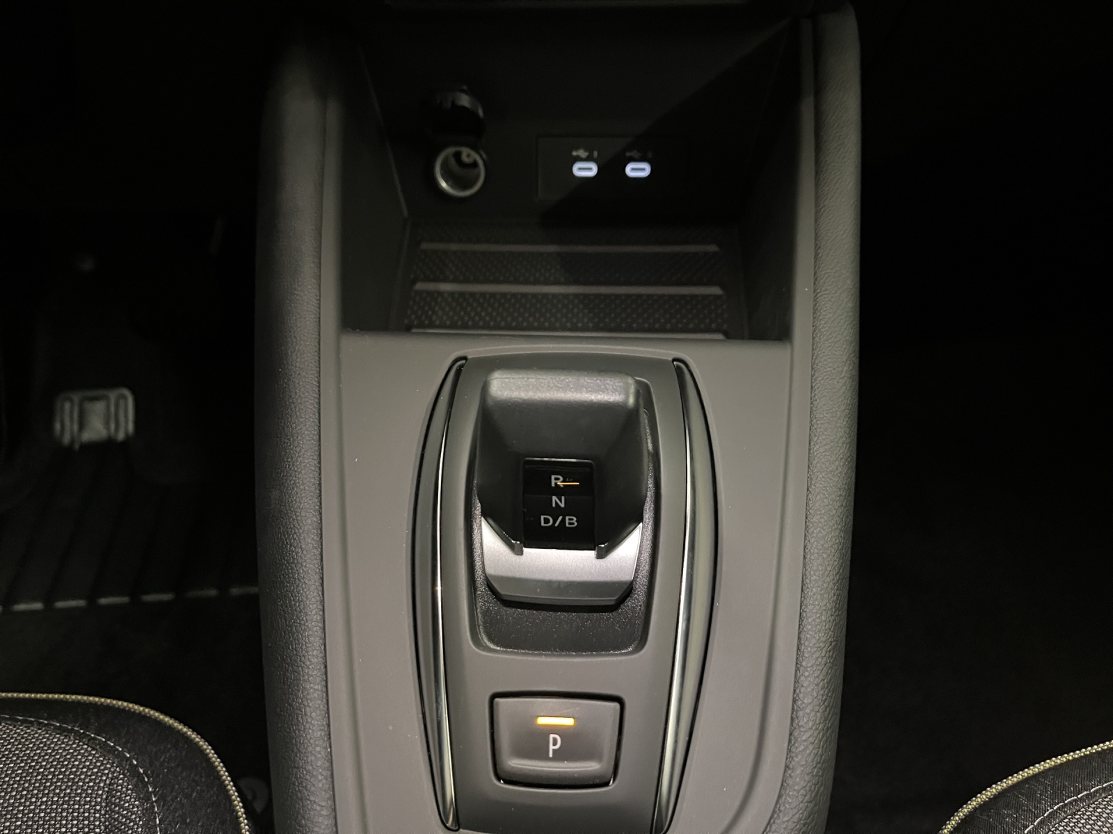 RENAULT Captur 1.8 E-Tech techno-image-9