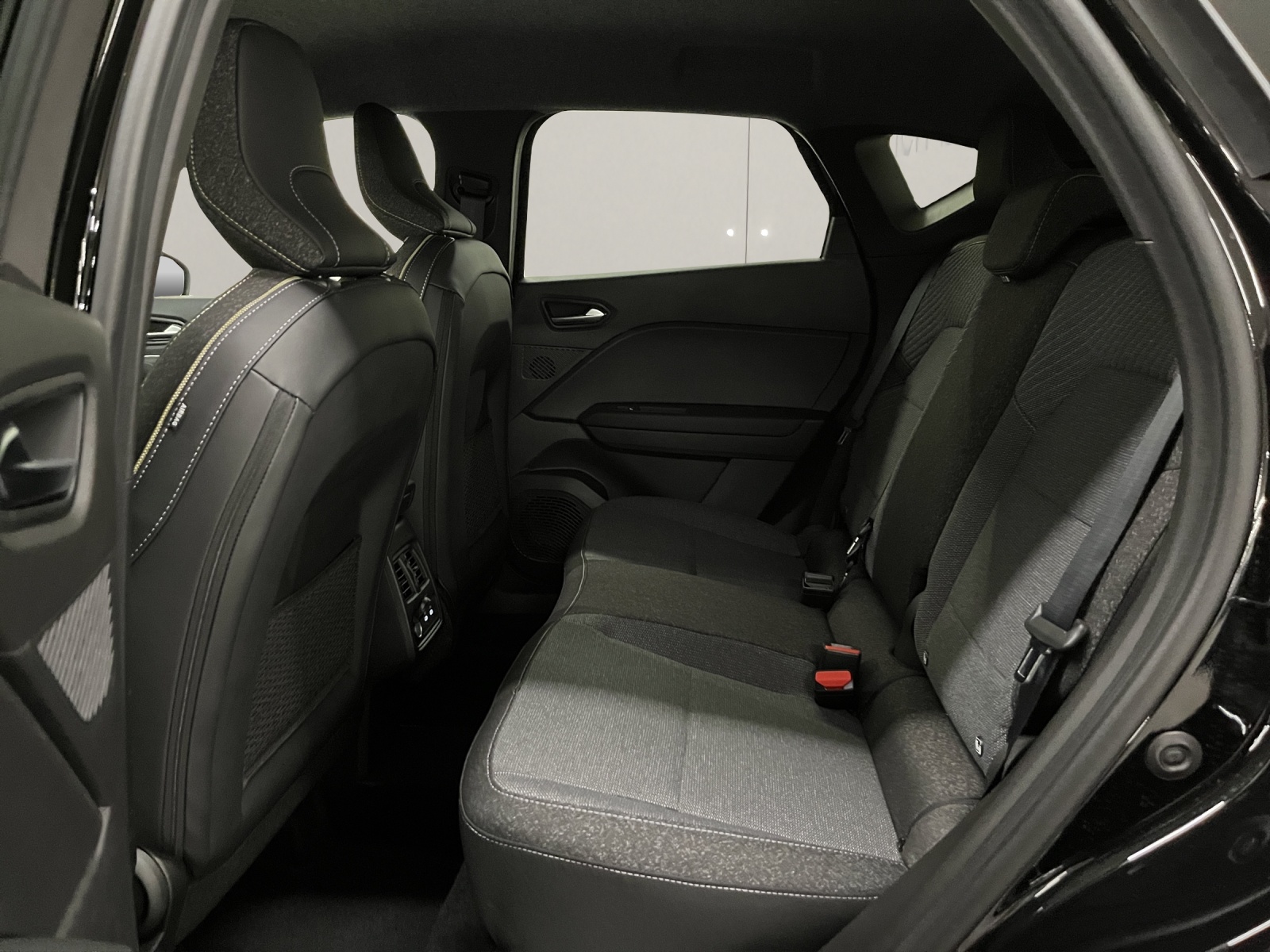 RENAULT Captur 1.8 E-Tech techno-image-11