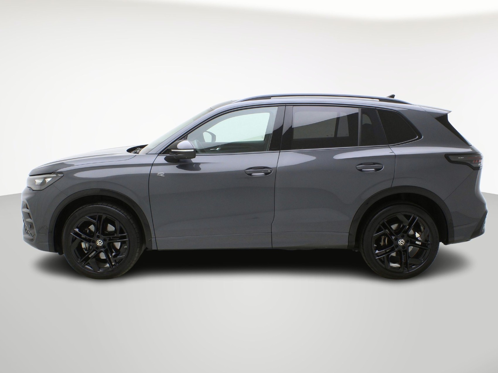 VW Tiguan 2.0 TSI DSG R-Line Black Style 4Motion-image-2