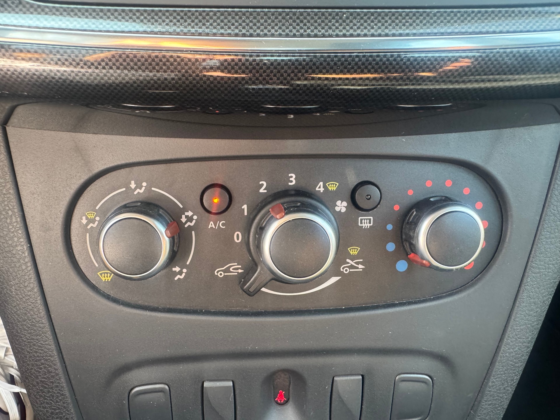 DACIA Sandero TCe 90 Comfort Automatic-image-17