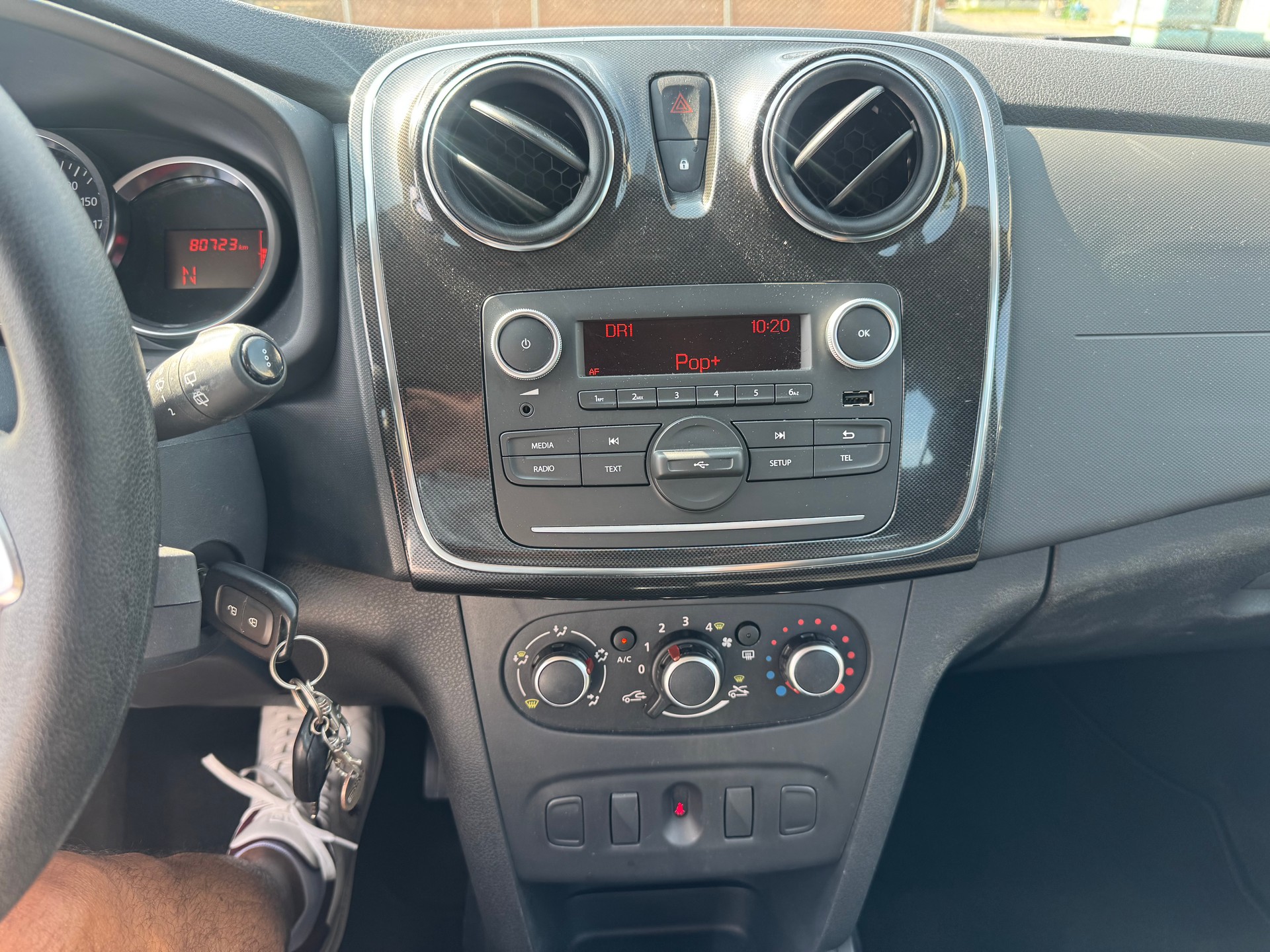 DACIA Sandero TCe 90 Comfort Automatic-image-19