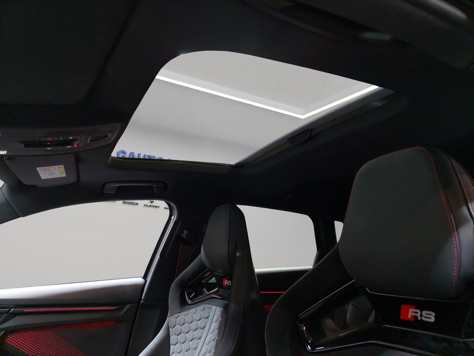 AUDI RS3 Sportback 2.5 TSI quattro S-tronic-image-8