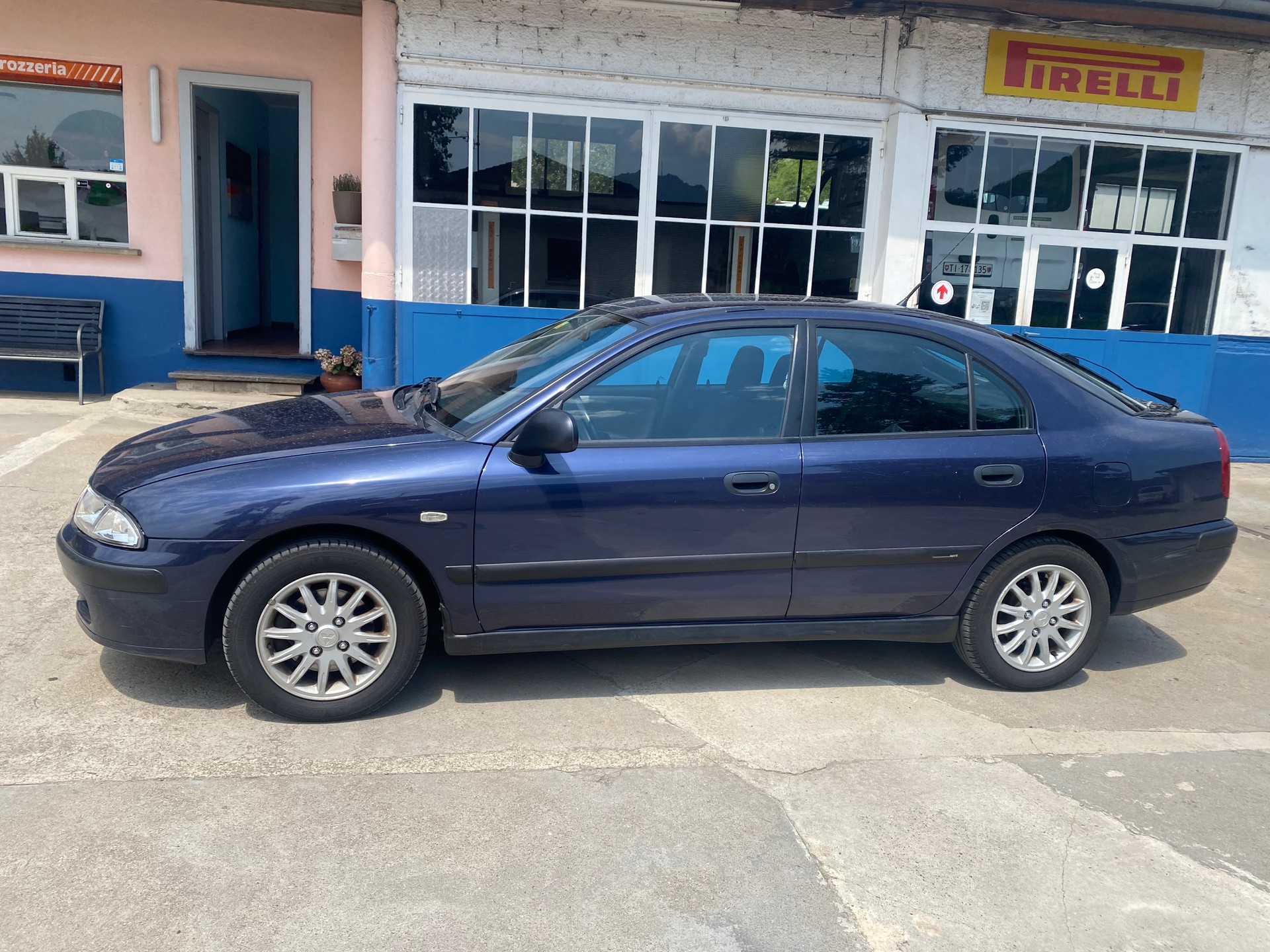MITSUBISHI CARISMA-image-2