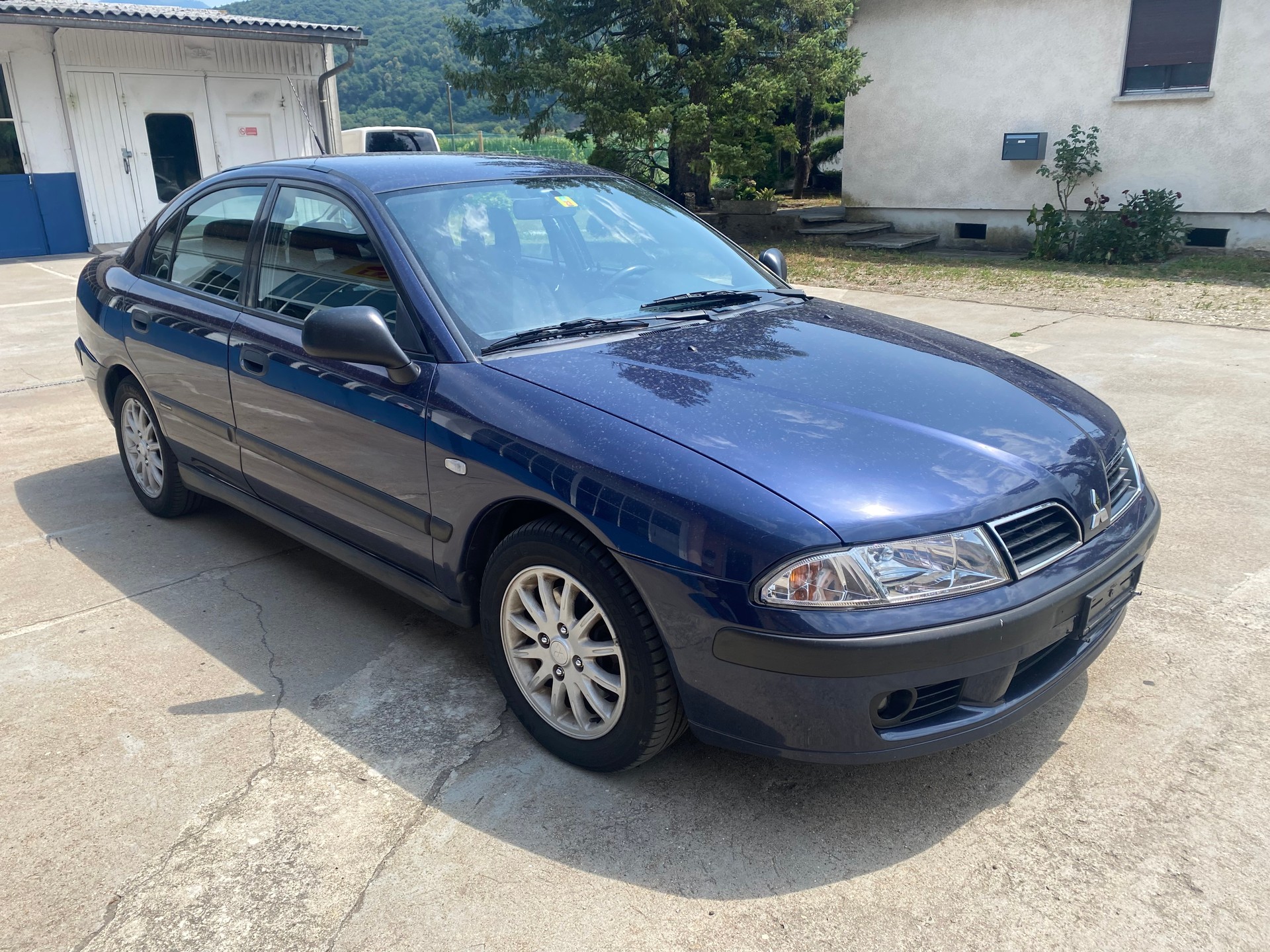 MITSUBISHI CARISMA-image-0
