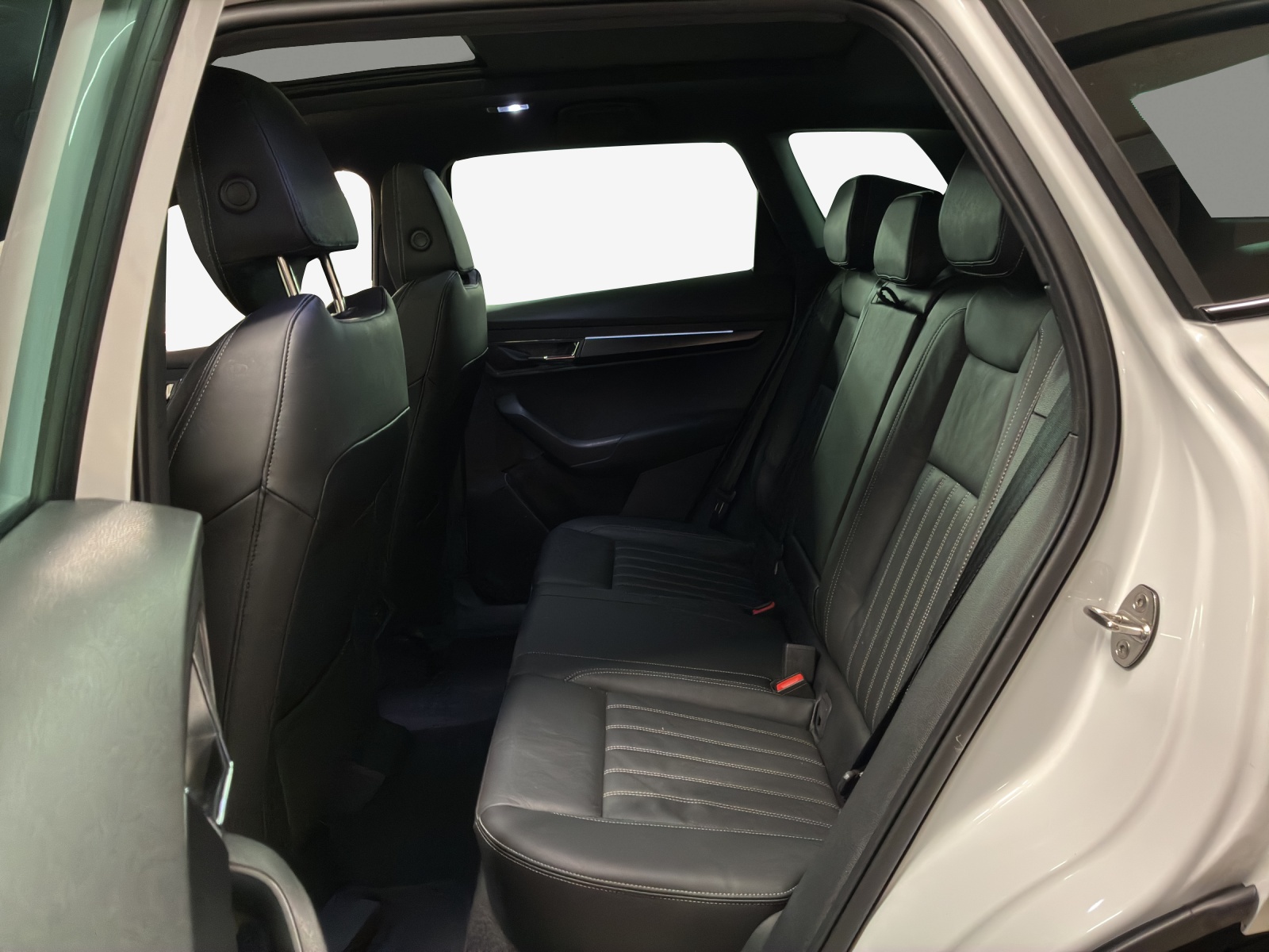 SKODA Karoq 2.0 TSI SportLine 4x4 DSG-image-11