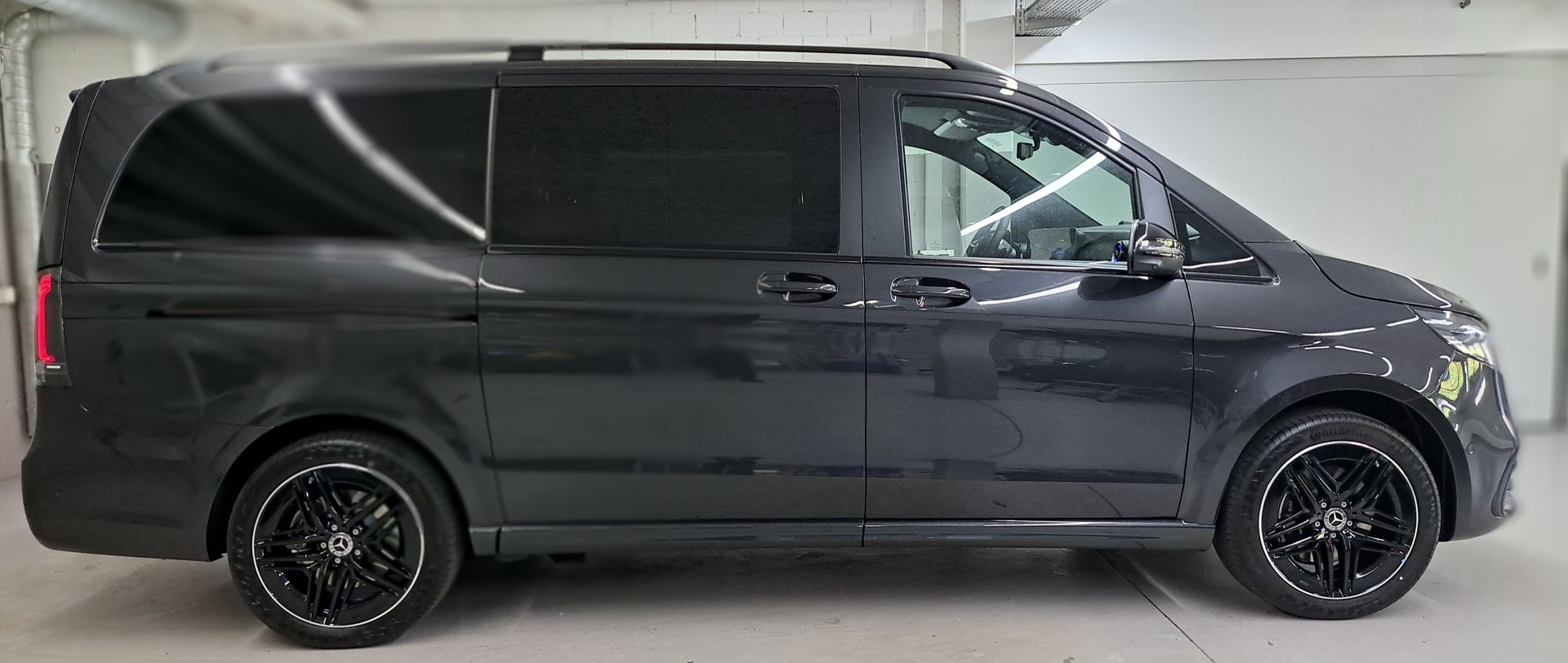MERCEDES-BENZ V 300 d 4MATIC EXCLUSIVE Swiss Edition 3200mm L-showroom-element-1