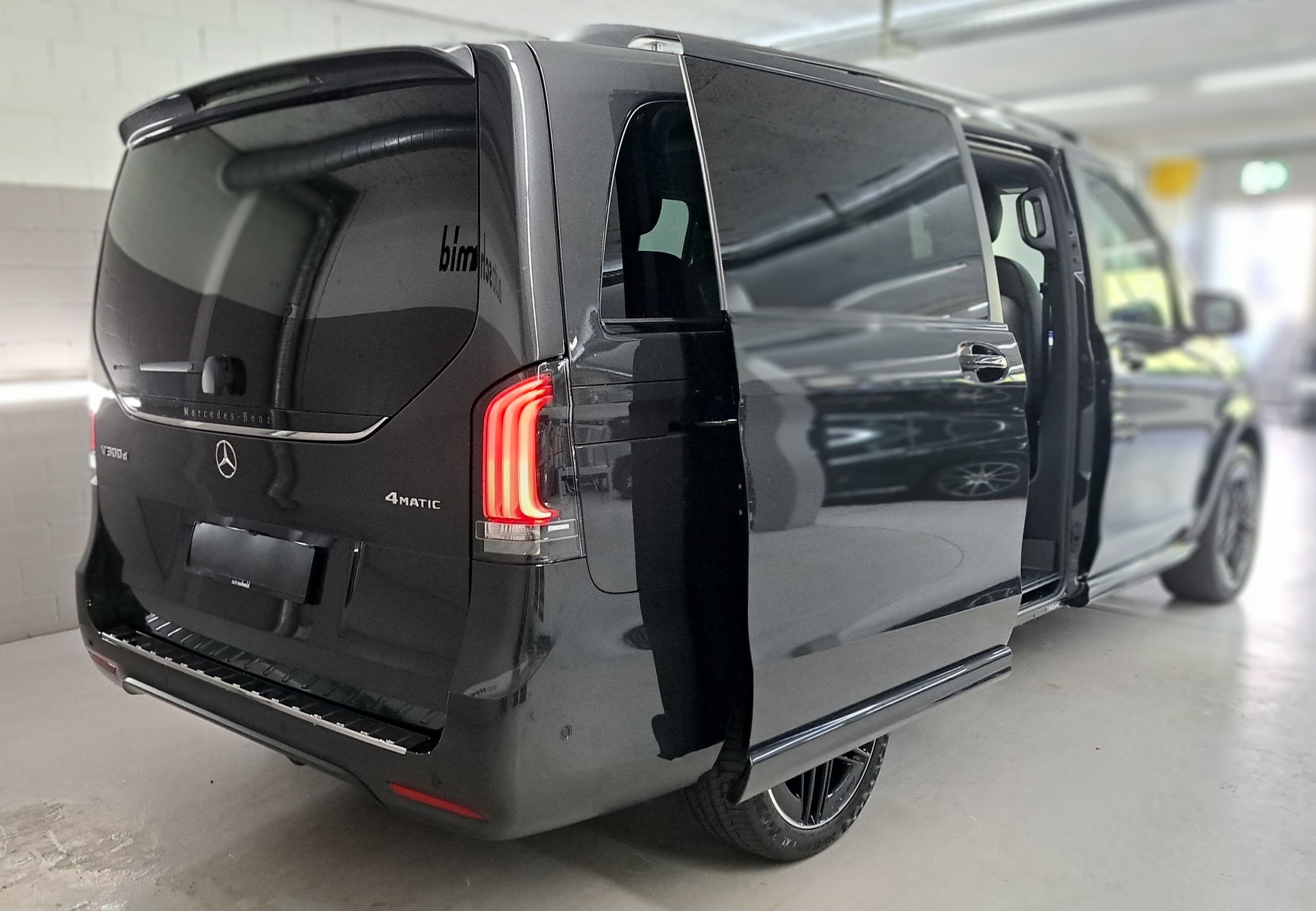MERCEDES-BENZ V 300 d 4MATIC EXCLUSIVE Swiss Edition 3200mm L-showroom-element-2