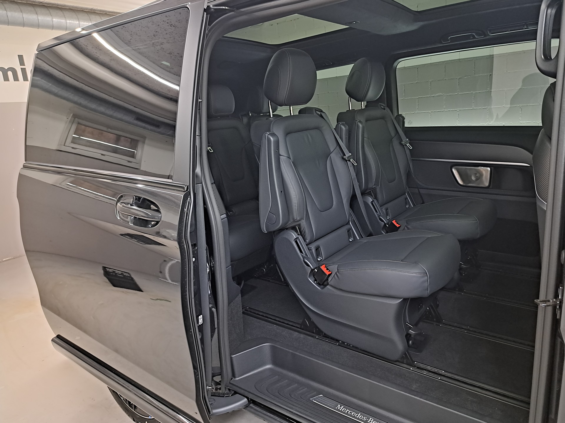 MERCEDES-BENZ V 300 d 4MATIC EXCLUSIVE Swiss Edition 3200mm L-image-9