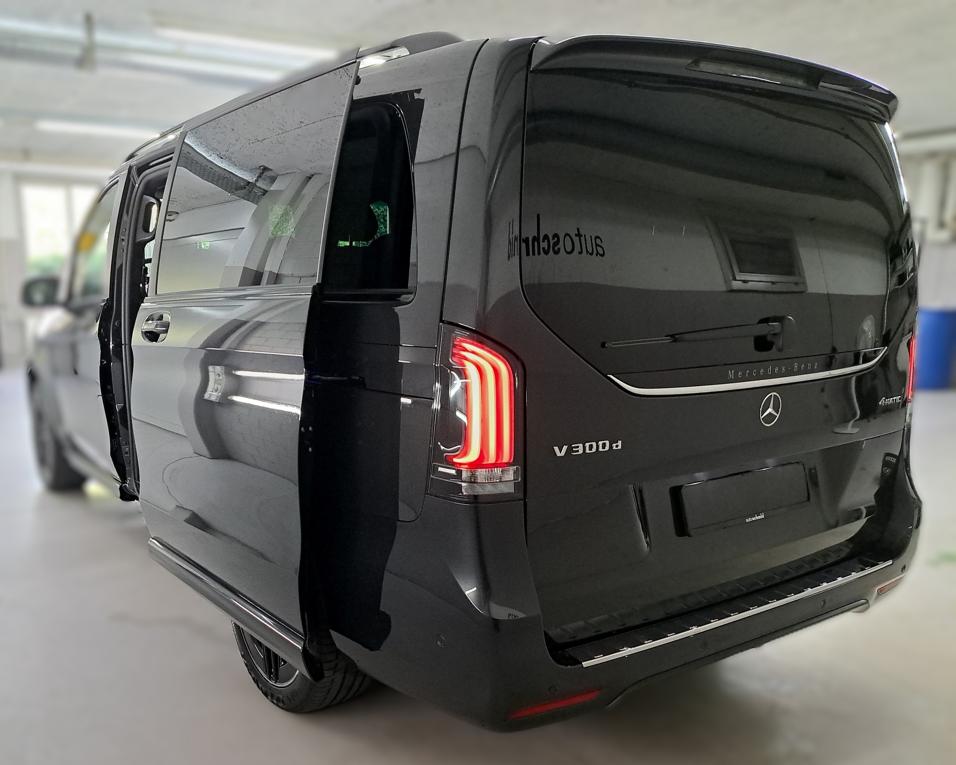 MERCEDES-BENZ V 300 d 4MATIC EXCLUSIVE Swiss Edition 3200mm L-image-4