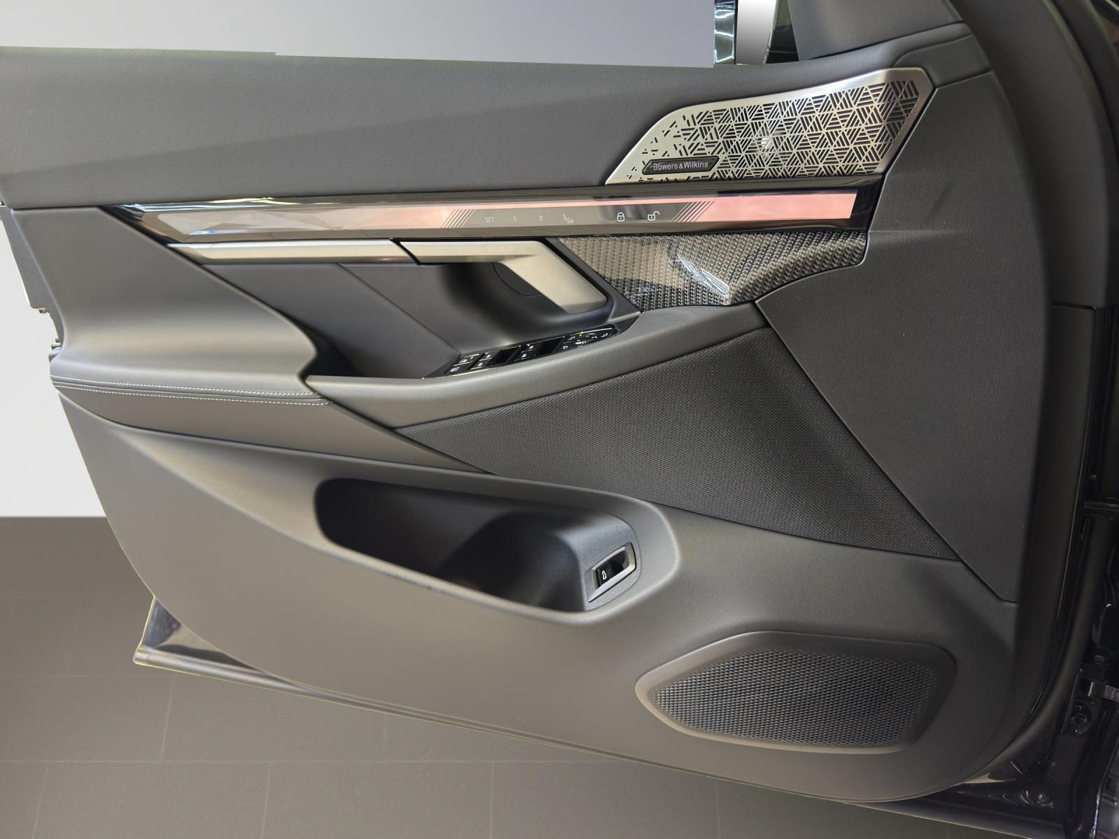 BMW 520d xDrive-image-15